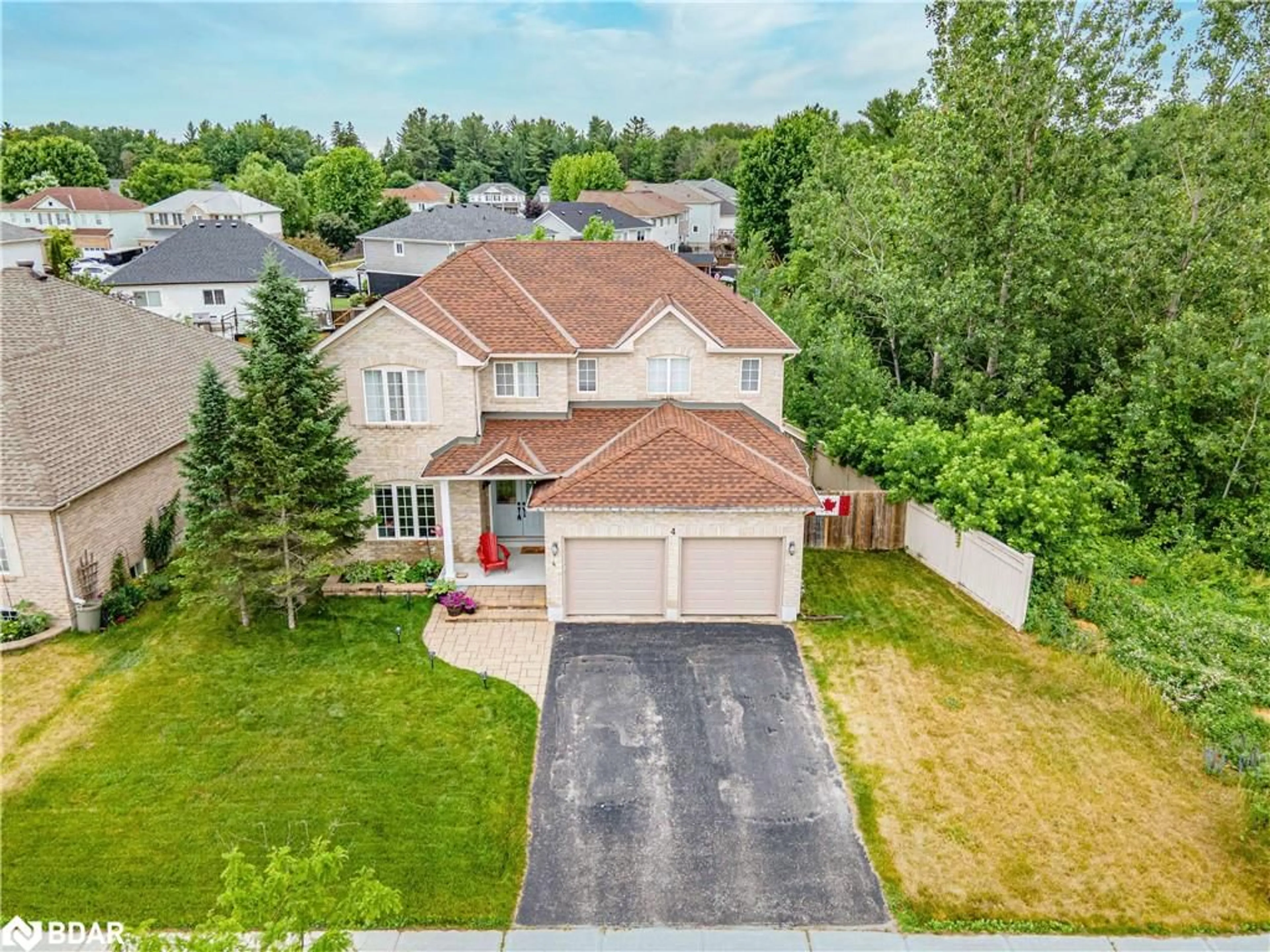 A pic from outside/outdoor area/front of a property/back of a property/a pic from drone, street for 4 Gold Park Gate, Angus Ontario L3W 0C2
