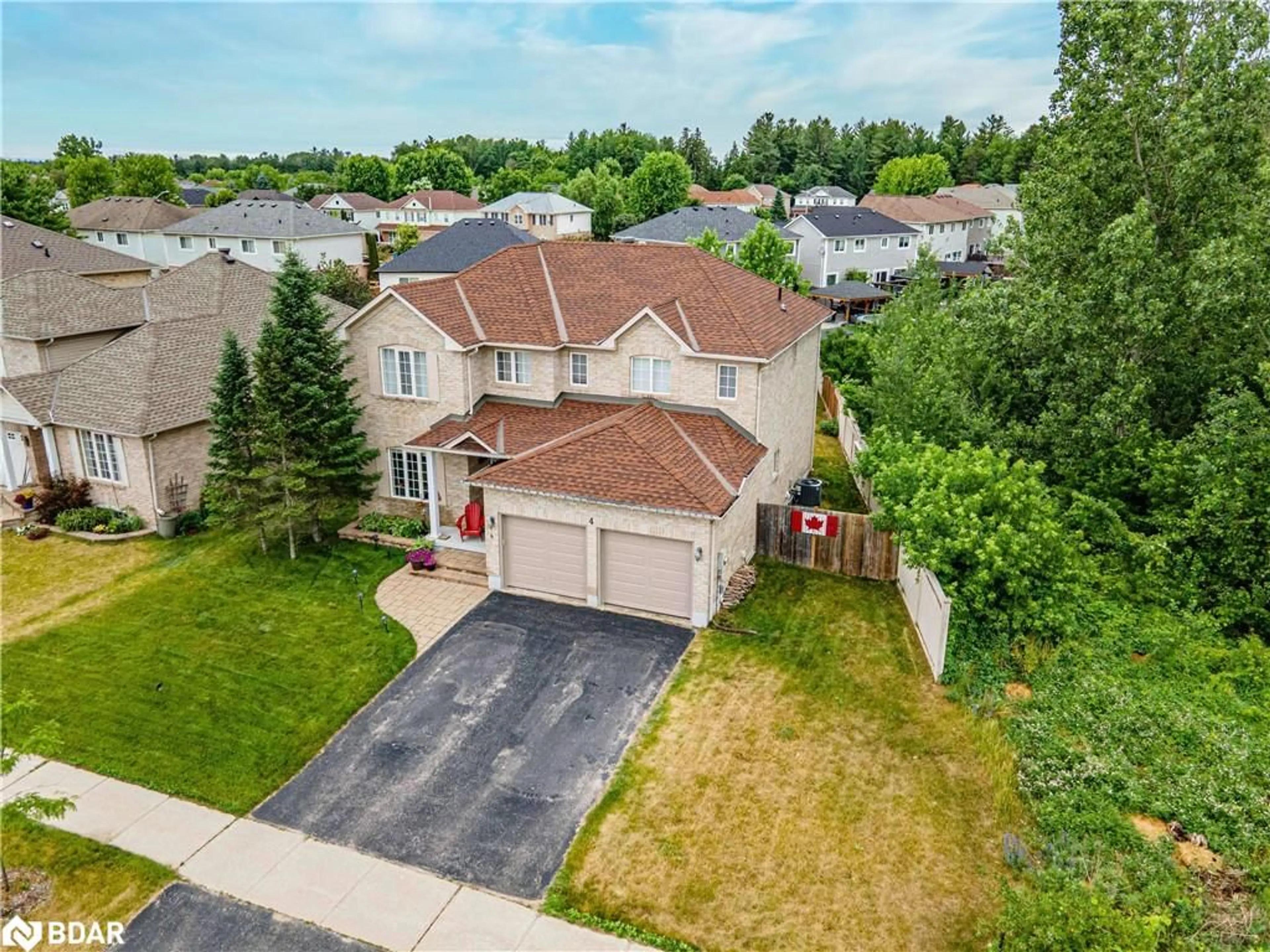 A pic from outside/outdoor area/front of a property/back of a property/a pic from drone, street for 4 Gold Park Gate, Angus Ontario L3W 0C2