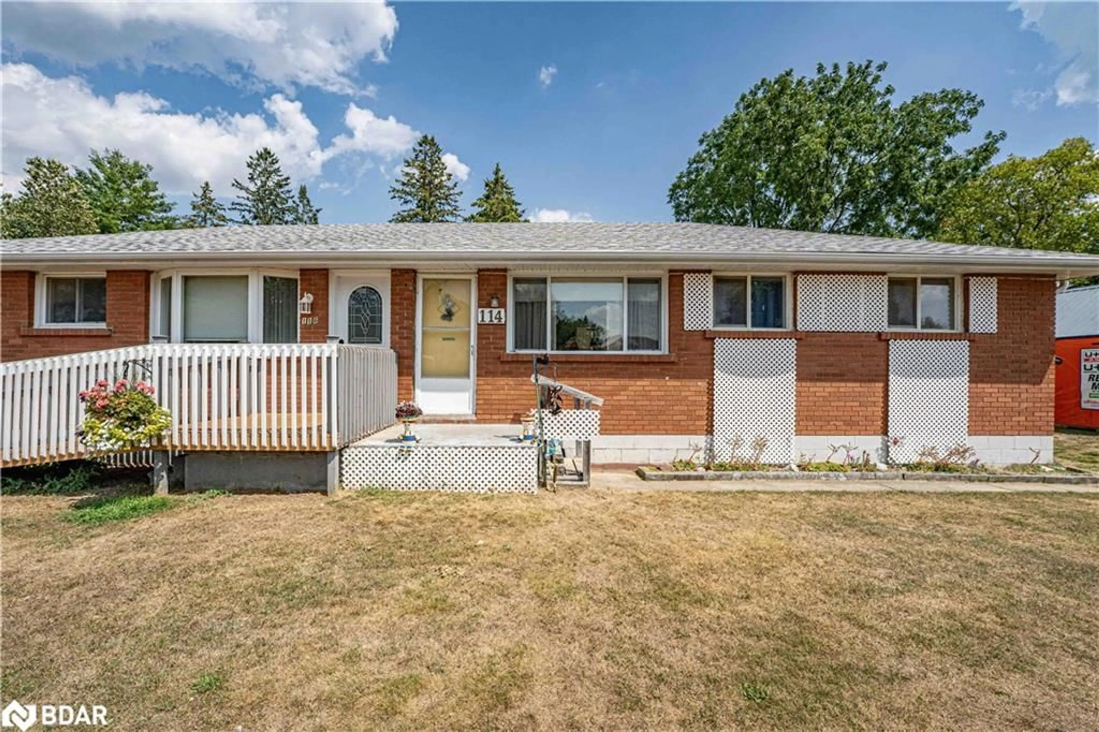 Home with vinyl exterior material, street for 114 Malcolm St, Angus Ontario L0M 1B0