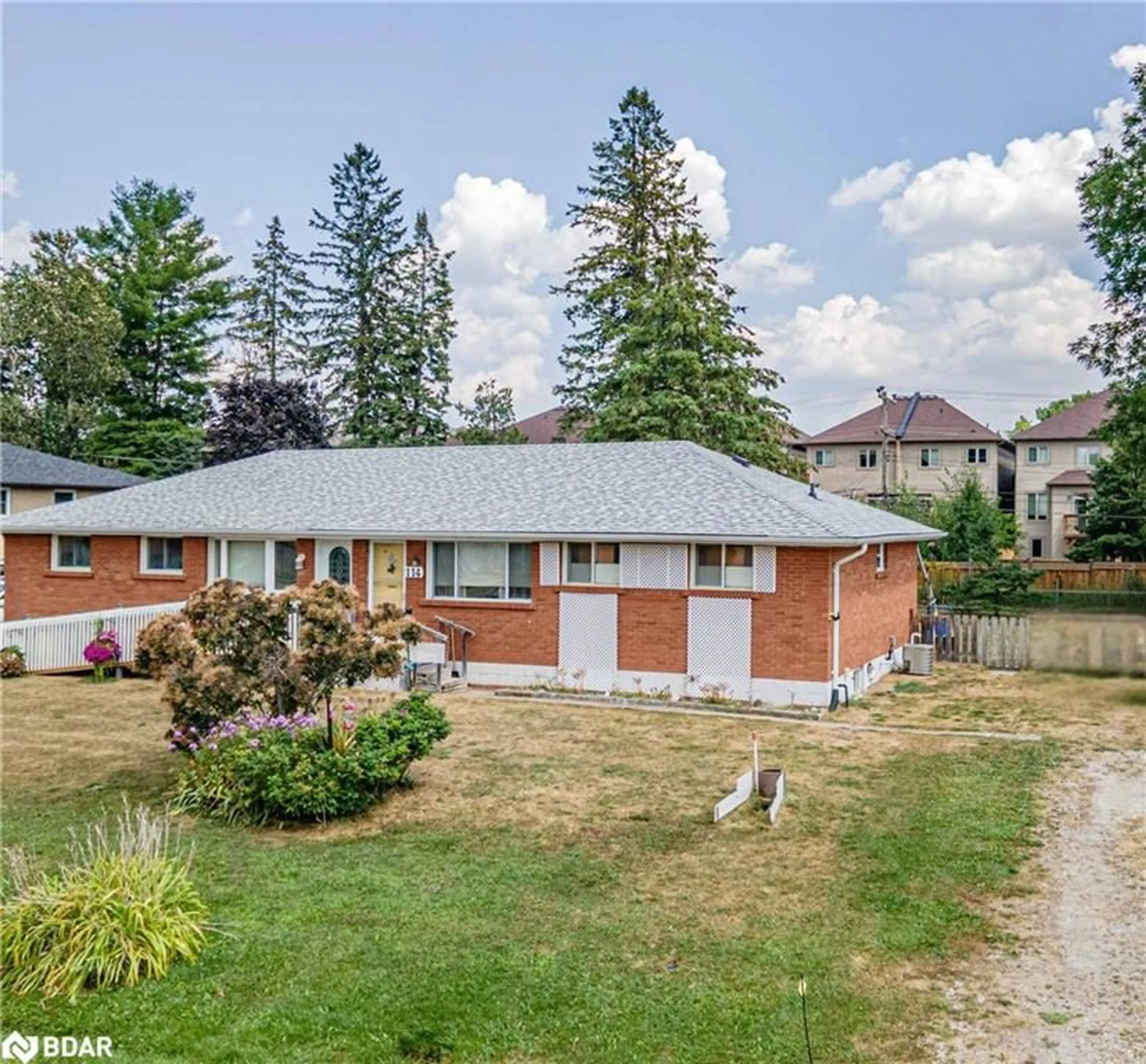 A pic from outside/outdoor area/front of a property/back of a property/a pic from drone, street for 114 Malcolm St, Angus Ontario L0M 1B0