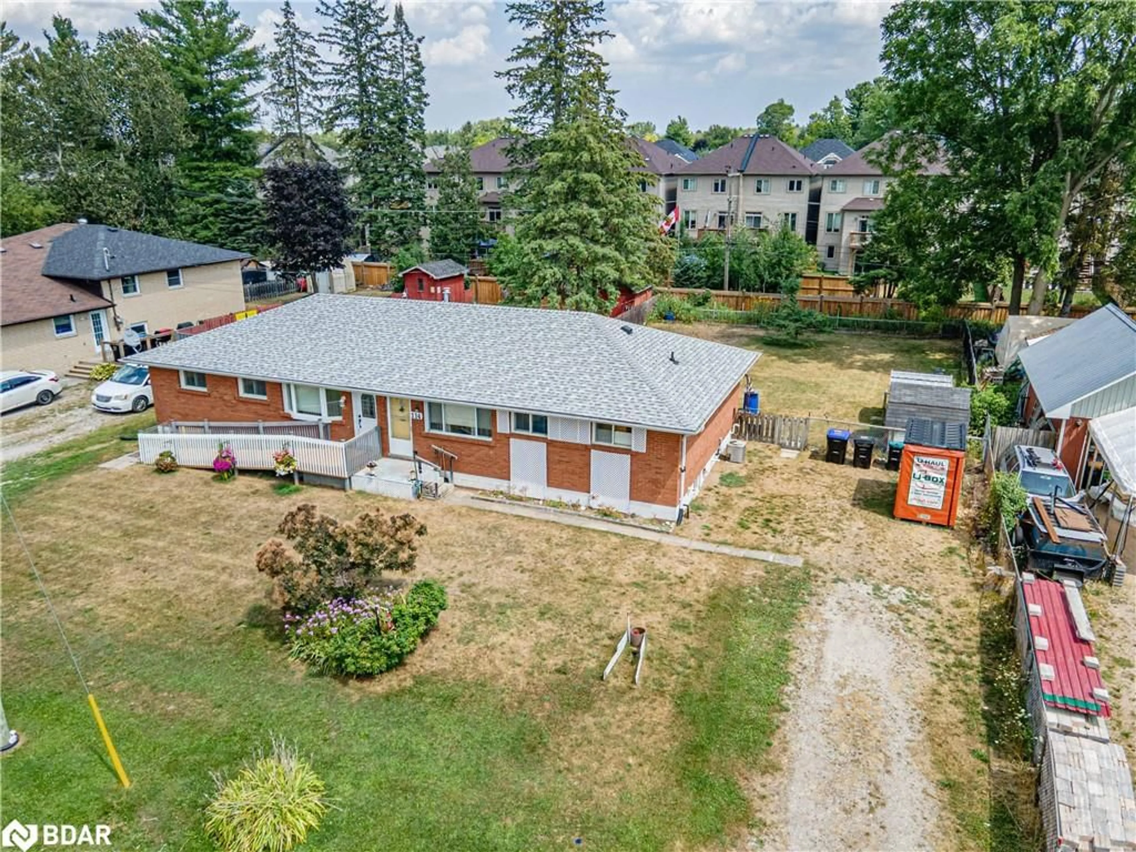 A pic from outside/outdoor area/front of a property/back of a property/a pic from drone, building for 114 Malcolm St, Angus Ontario L0M 1B0