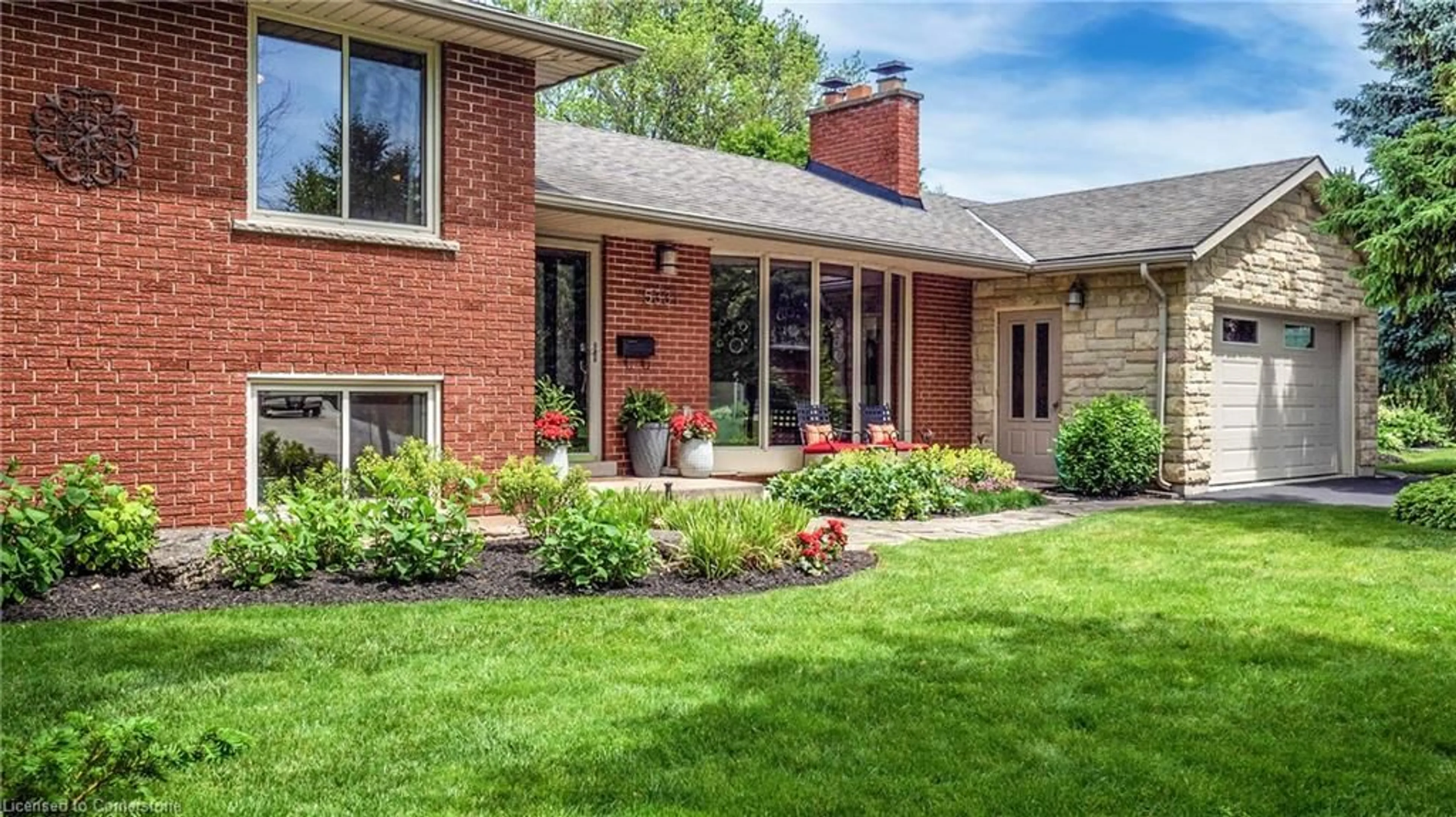 Home with brick exterior material, street for 5331 Mericourt Rd, Burlington Ontario L7L 3R5