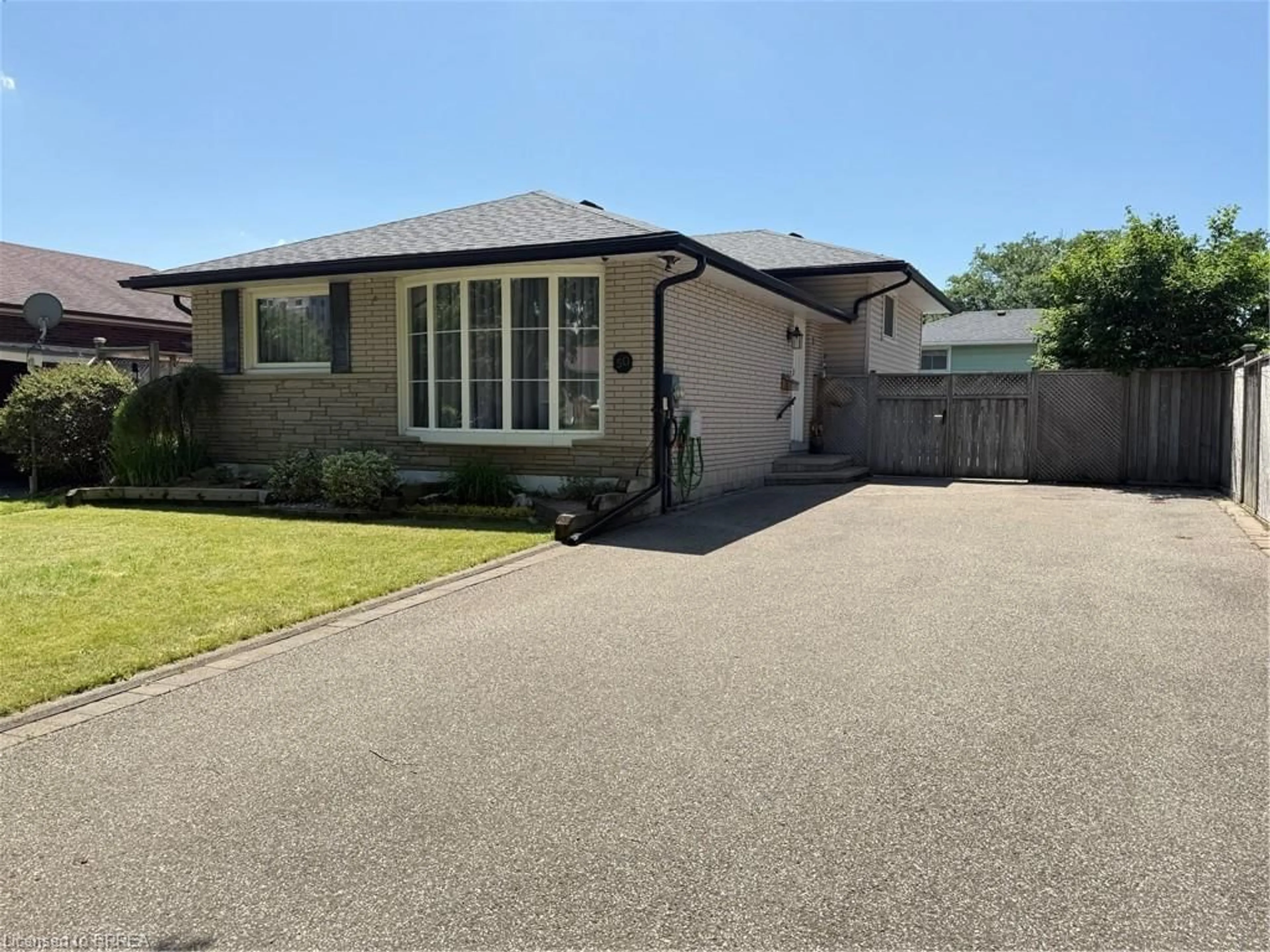 A pic from outside/outdoor area/front of a property/back of a property/a pic from drone, street for 50 Palm Cres, Brantford Ontario N3R 5G2