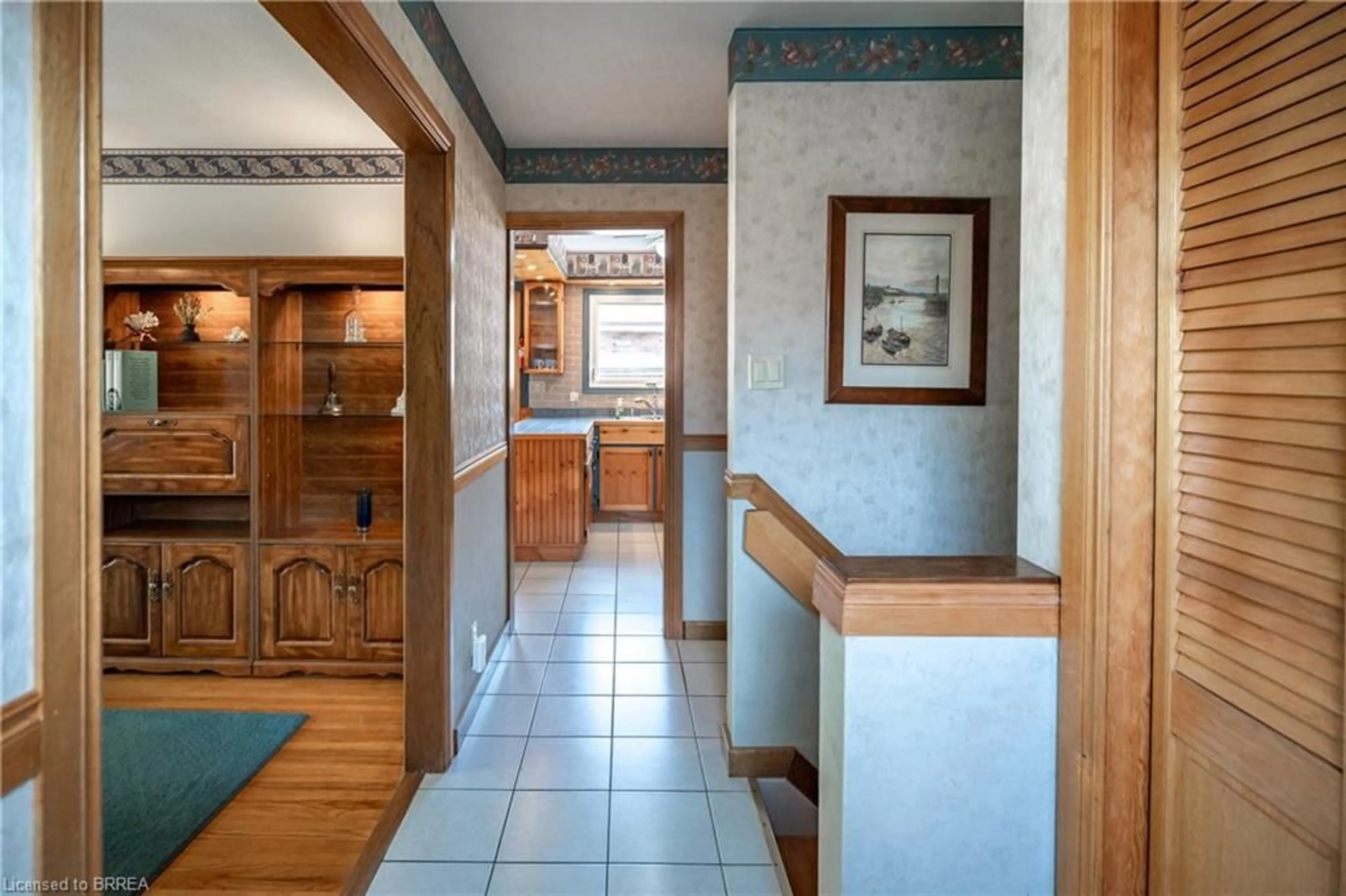 Indoor foyer for 50 Palm Cres, Brantford Ontario N3R 5G2