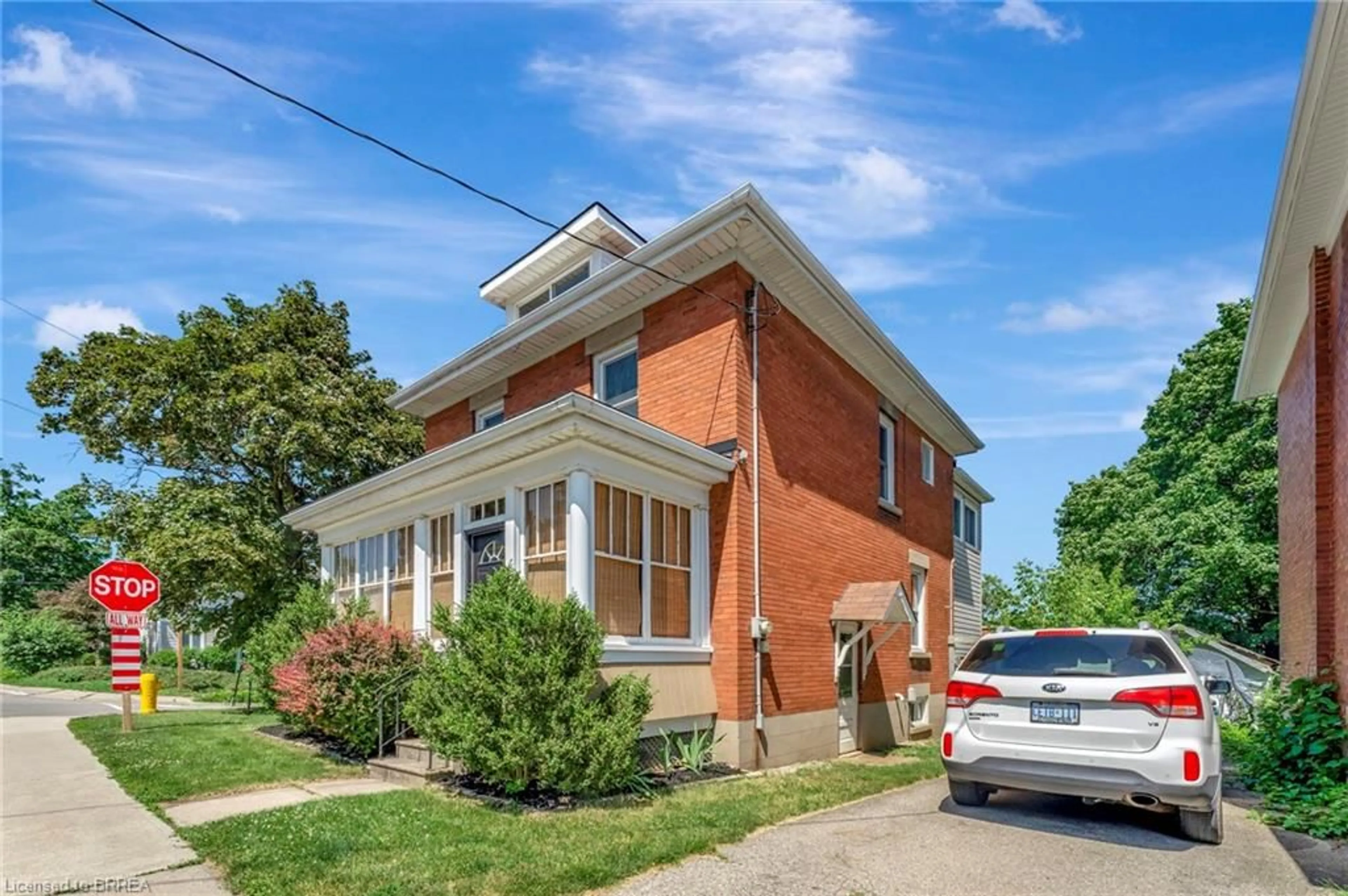 Home with brick exterior material, building for 93 Glenmorris St, Cambridge Ontario N1S 2Y8