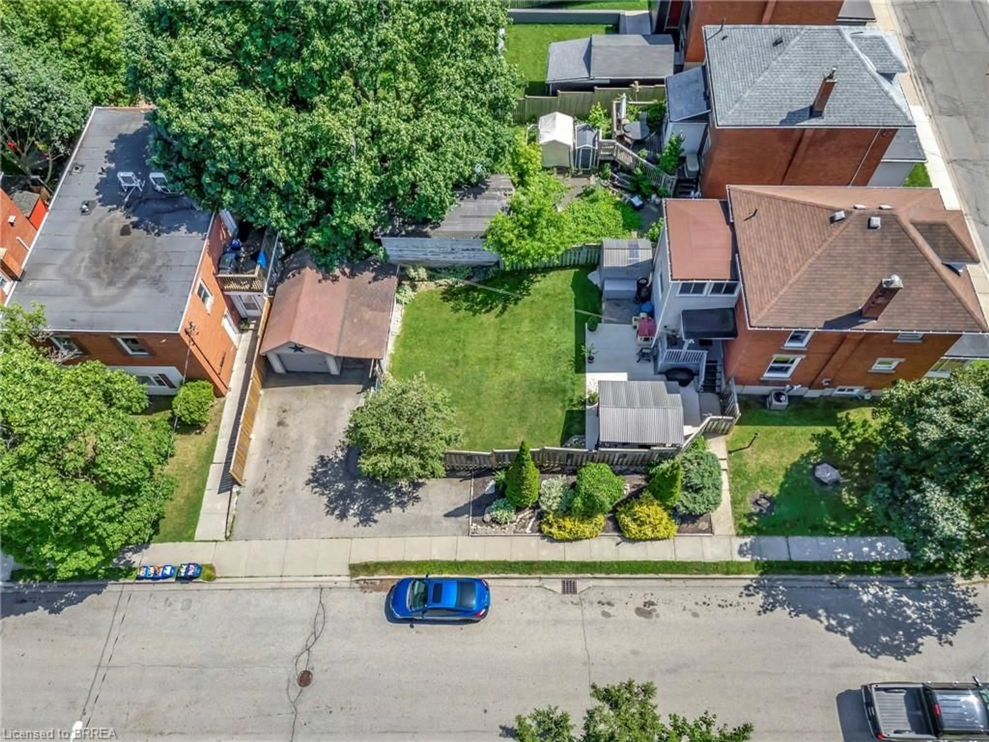 A pic from outside/outdoor area/front of a property/back of a property/a pic from drone, street for 93 Glenmorris St, Cambridge Ontario N1S 2Y8