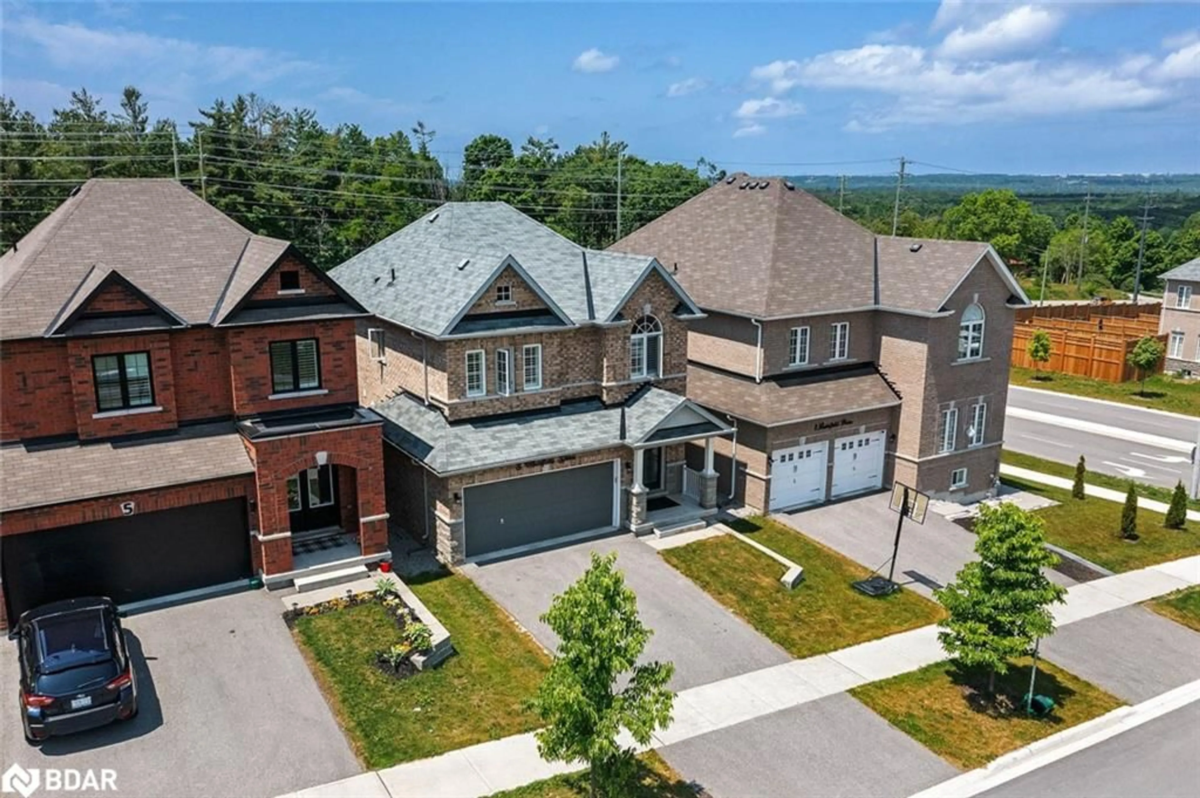 A pic from outside/outdoor area/front of a property/back of a property/a pic from drone, unknown for 3 Muirfield Drive, Barrie Ontario L4N 5E9