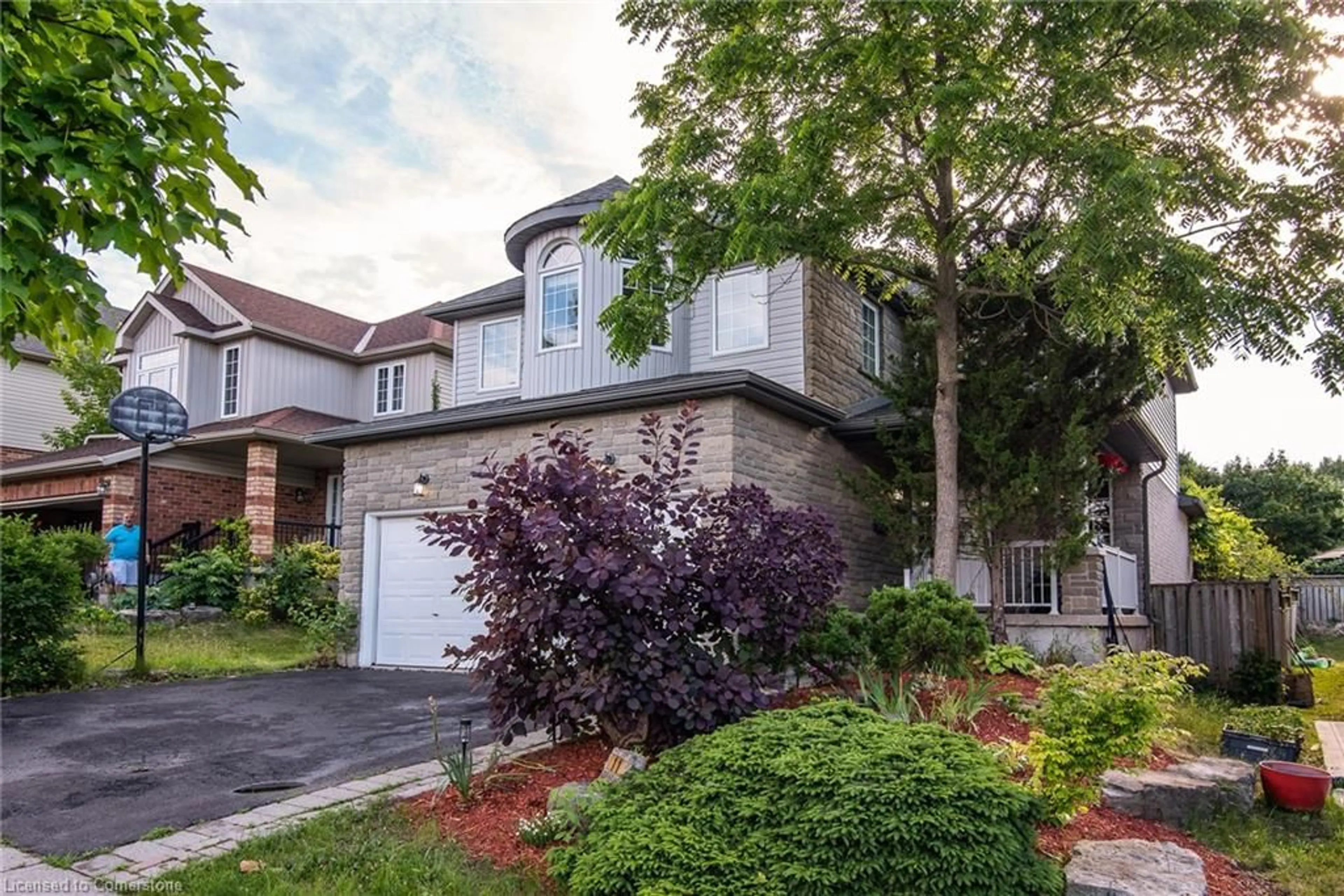 Home with brick exterior material, street for 11 Apple Ridge Dr, Kitchener Ontario N2P 2R8