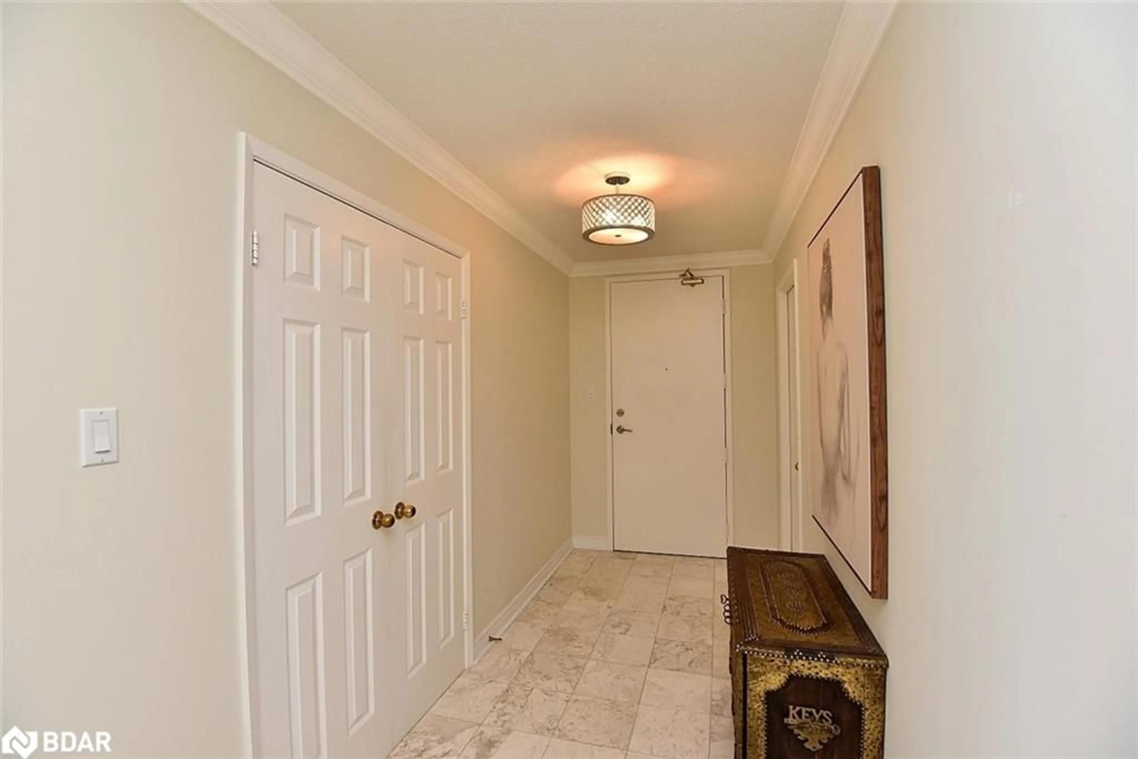 Indoor entryway for 2190 Lakeshore Rd #204, Burlington Ontario L7R 4K1