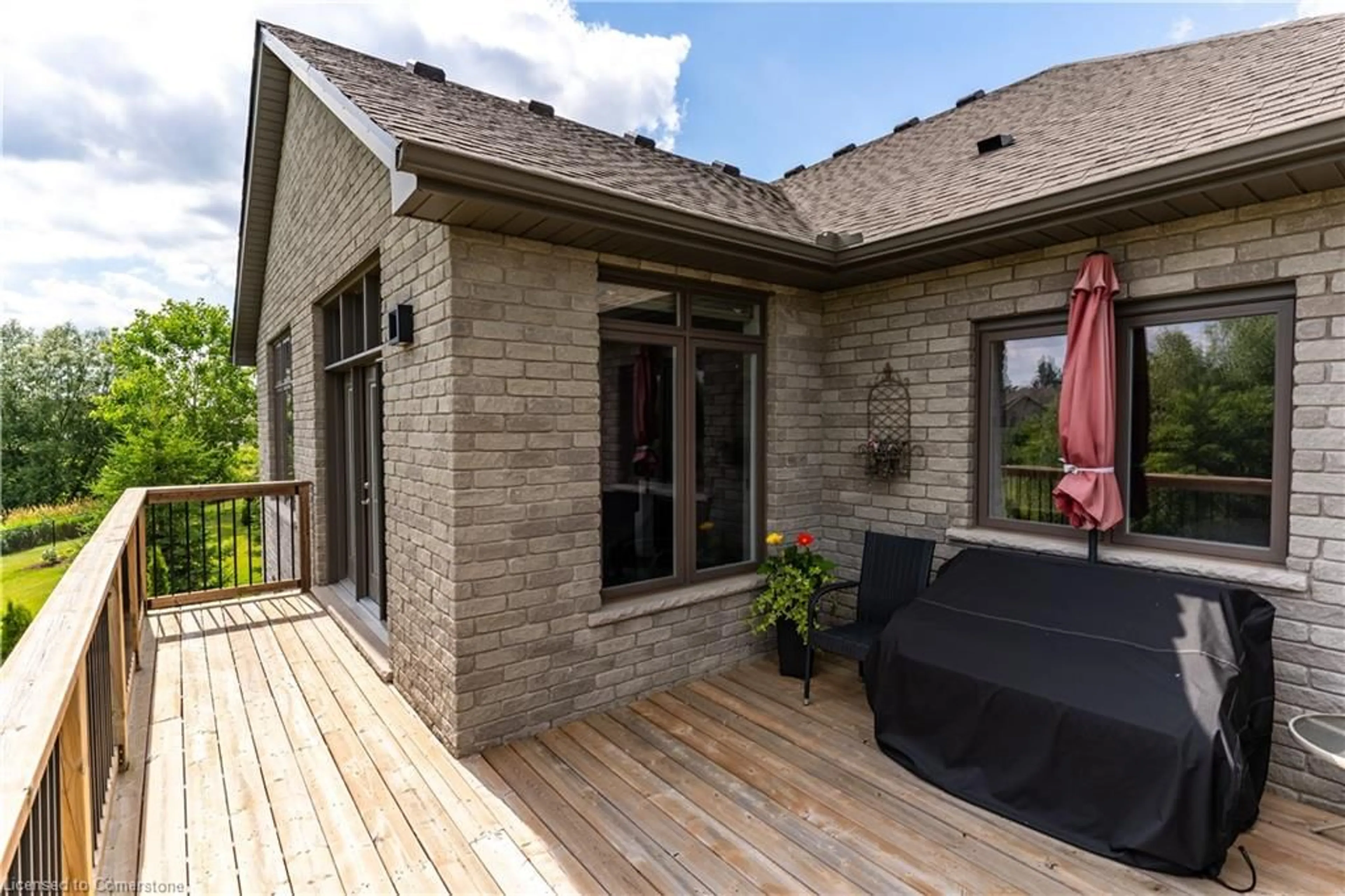 Patio, street for 147 Robin Ridge Dr, Belmont Ontario N0L 1B0