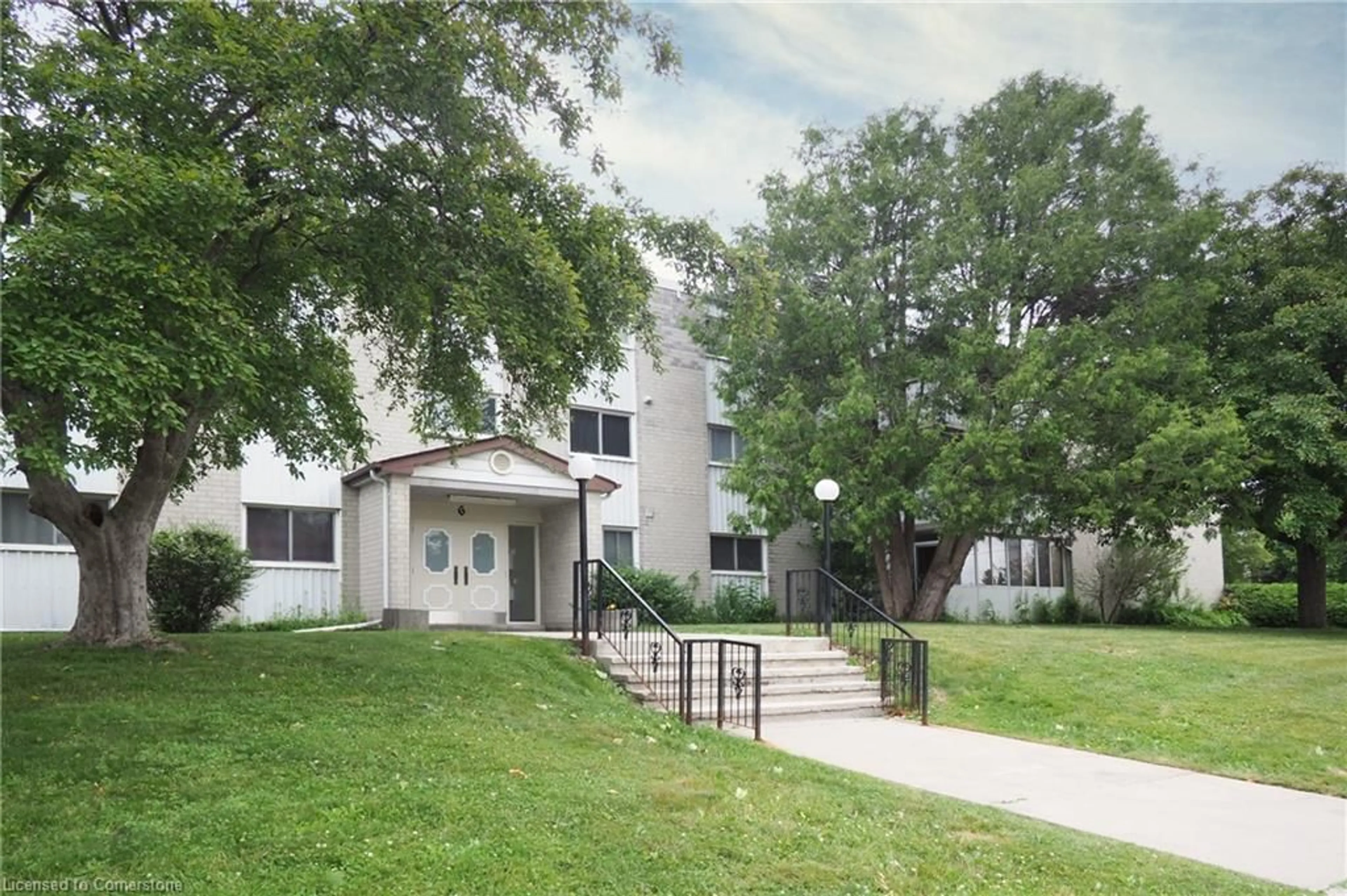 Patio, unknown for 6 Walton Ave #206, Kitchener Ontario N2C 2B5
