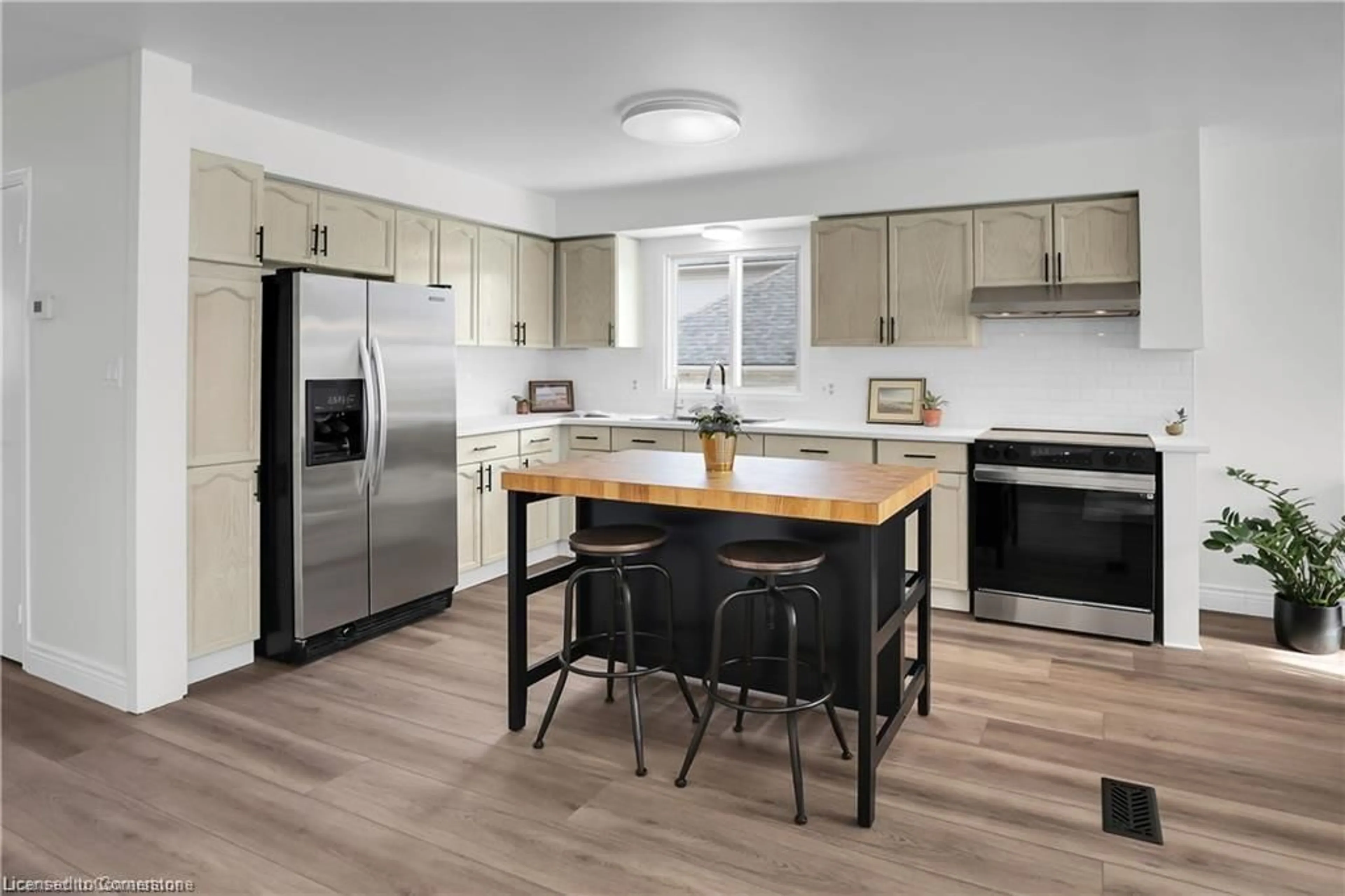Open concept kitchen, unknown for 4943 Homestead Dr, Beamsville Ontario L3J 0C7