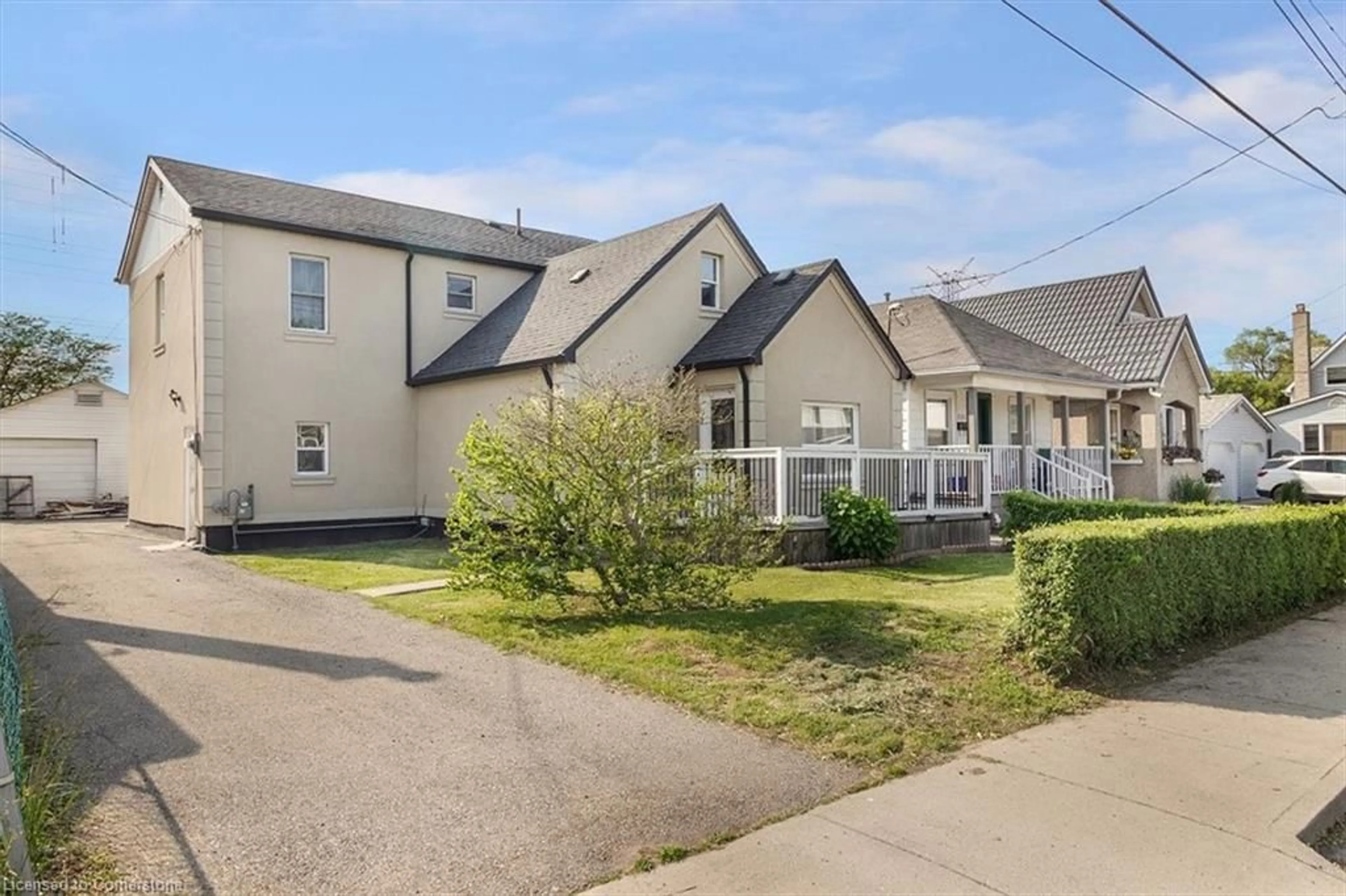 A pic from outside/outdoor area/front of a property/back of a property/a pic from drone, street for 233 Normanhurst Ave, Hamilton Ontario L8N 5N1