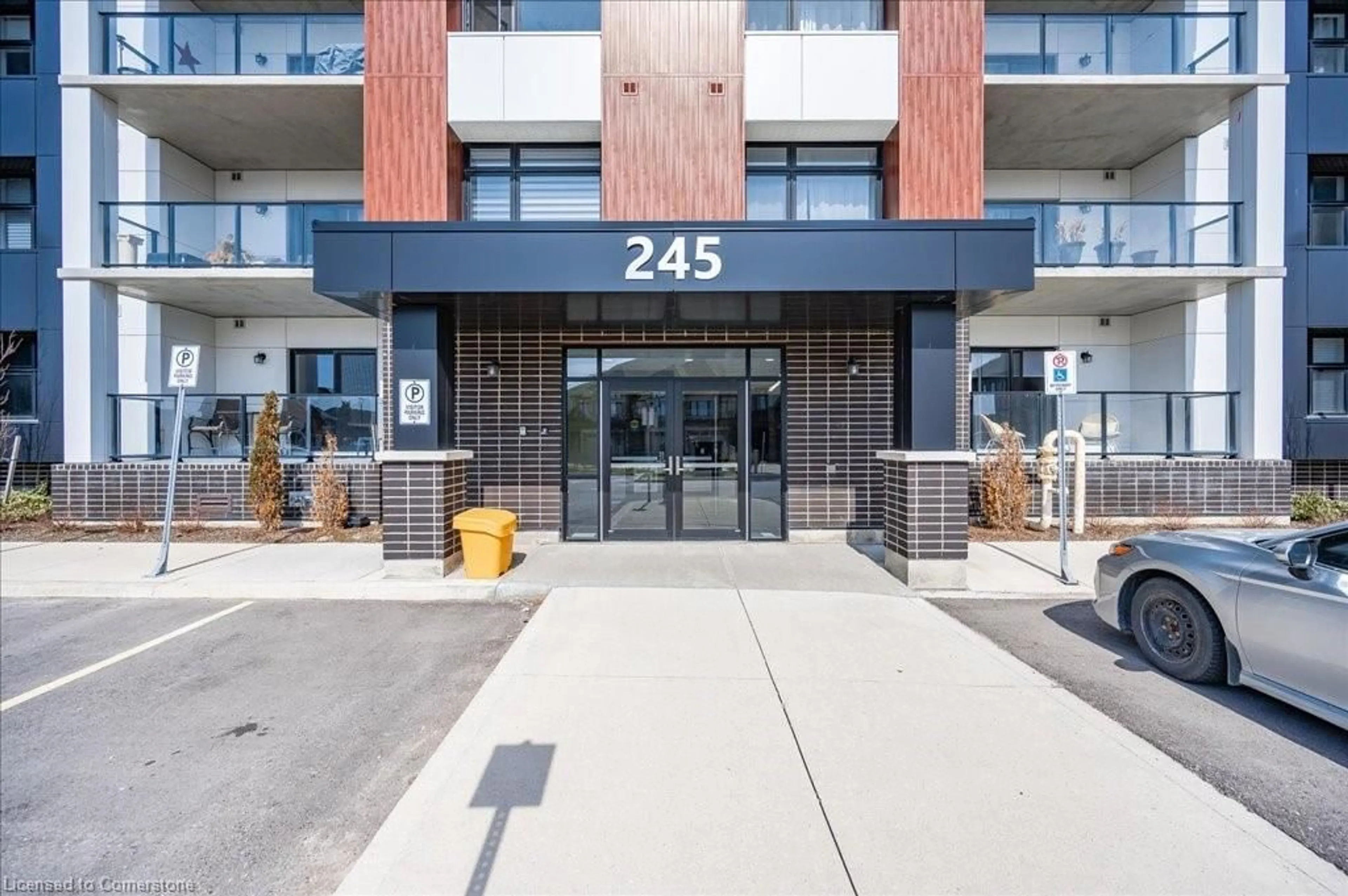 Indoor foyer for 245 Grey Silo Rd #407, Waterloo Ontario N2J 4G8