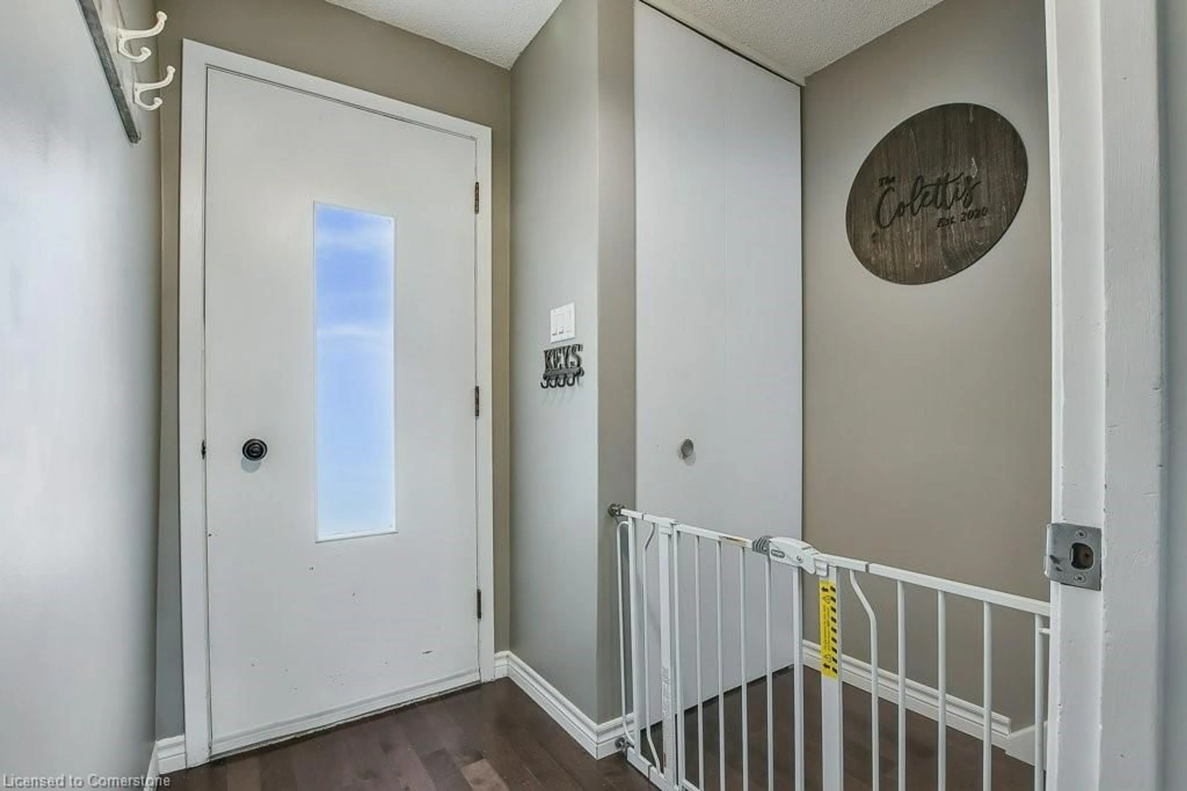Indoor entryway for 17 Gail St, Cambridge Ontario N1R 4M1