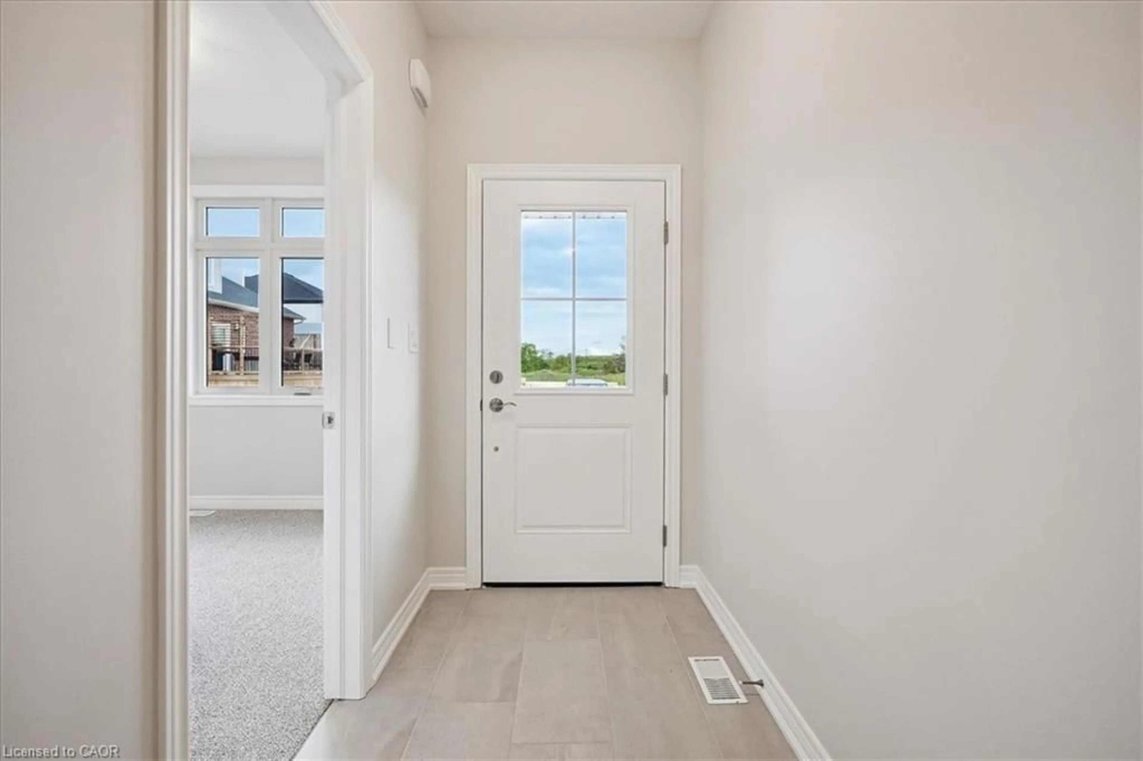 Indoor entryway for 53 Montrose Trail, Welland Ontario L3C 0K5