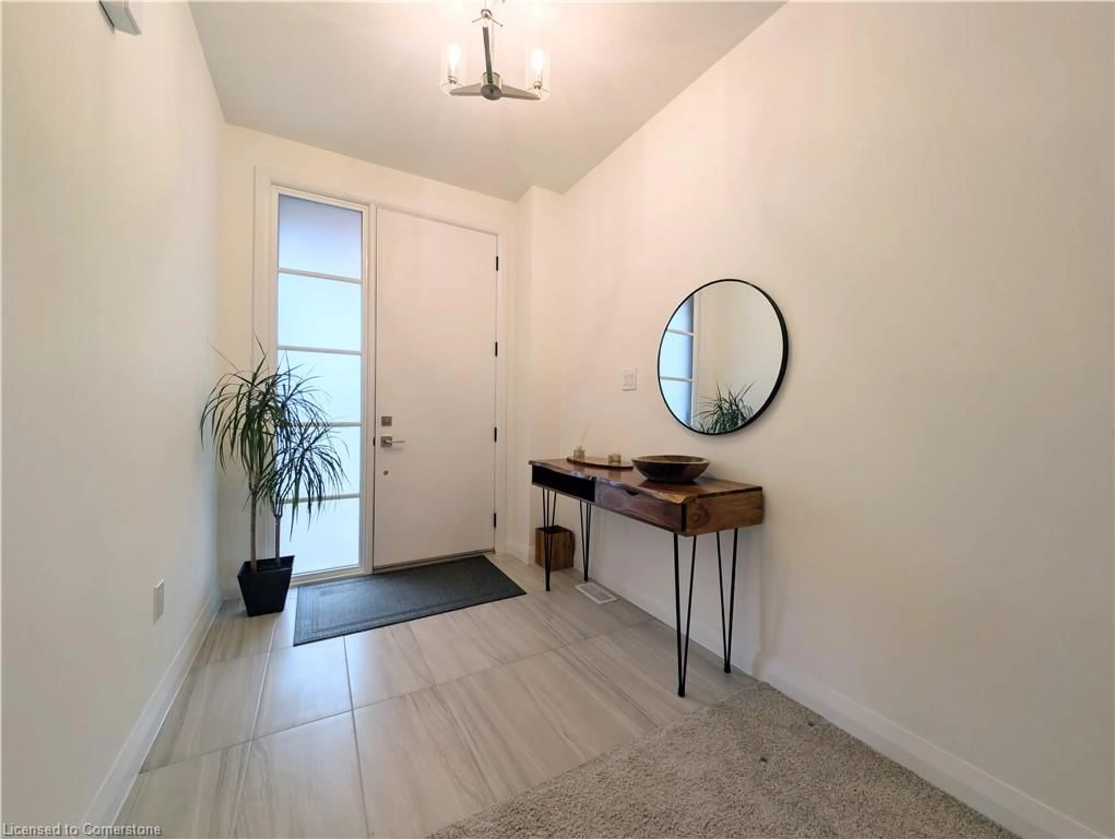 Indoor entryway for 231 Alessio Dr, Hamilton Ontario L9B 0E9