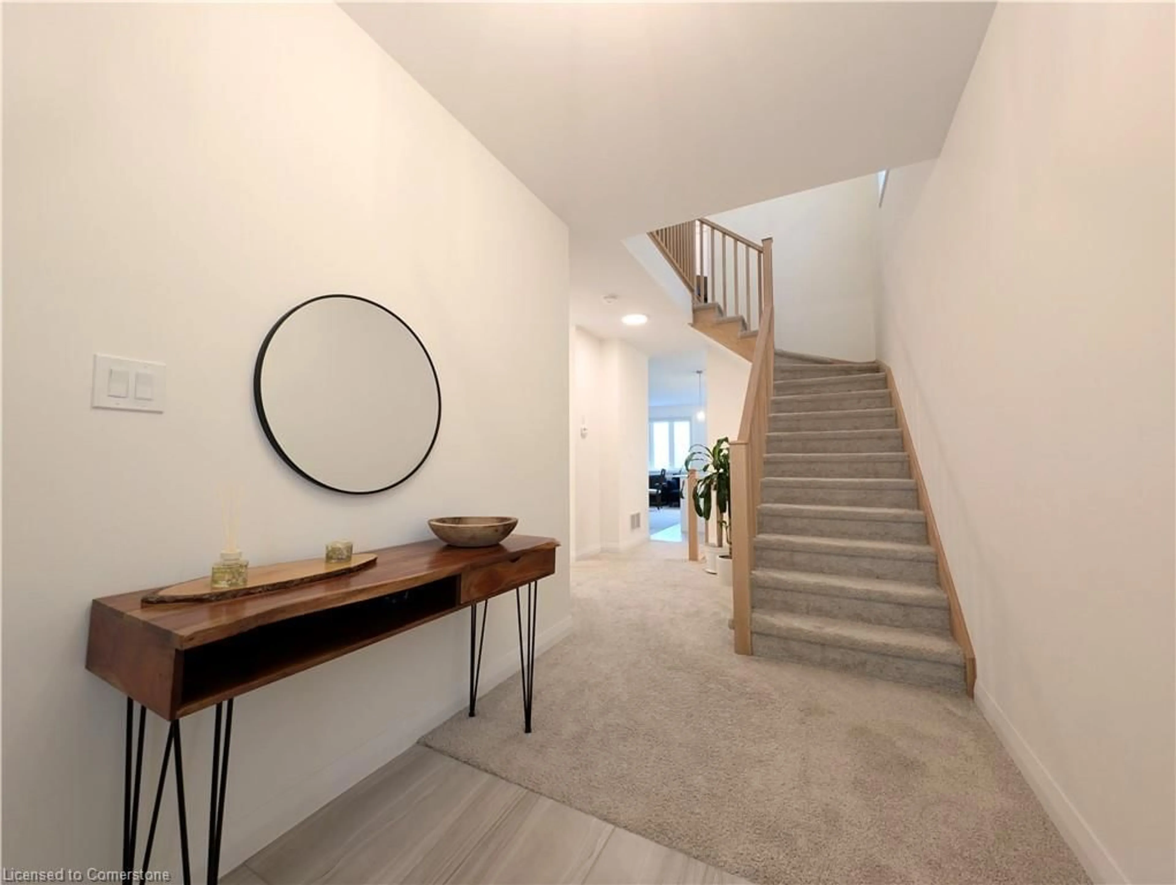 Indoor foyer for 231 Alessio Dr, Hamilton Ontario L9B 0E9