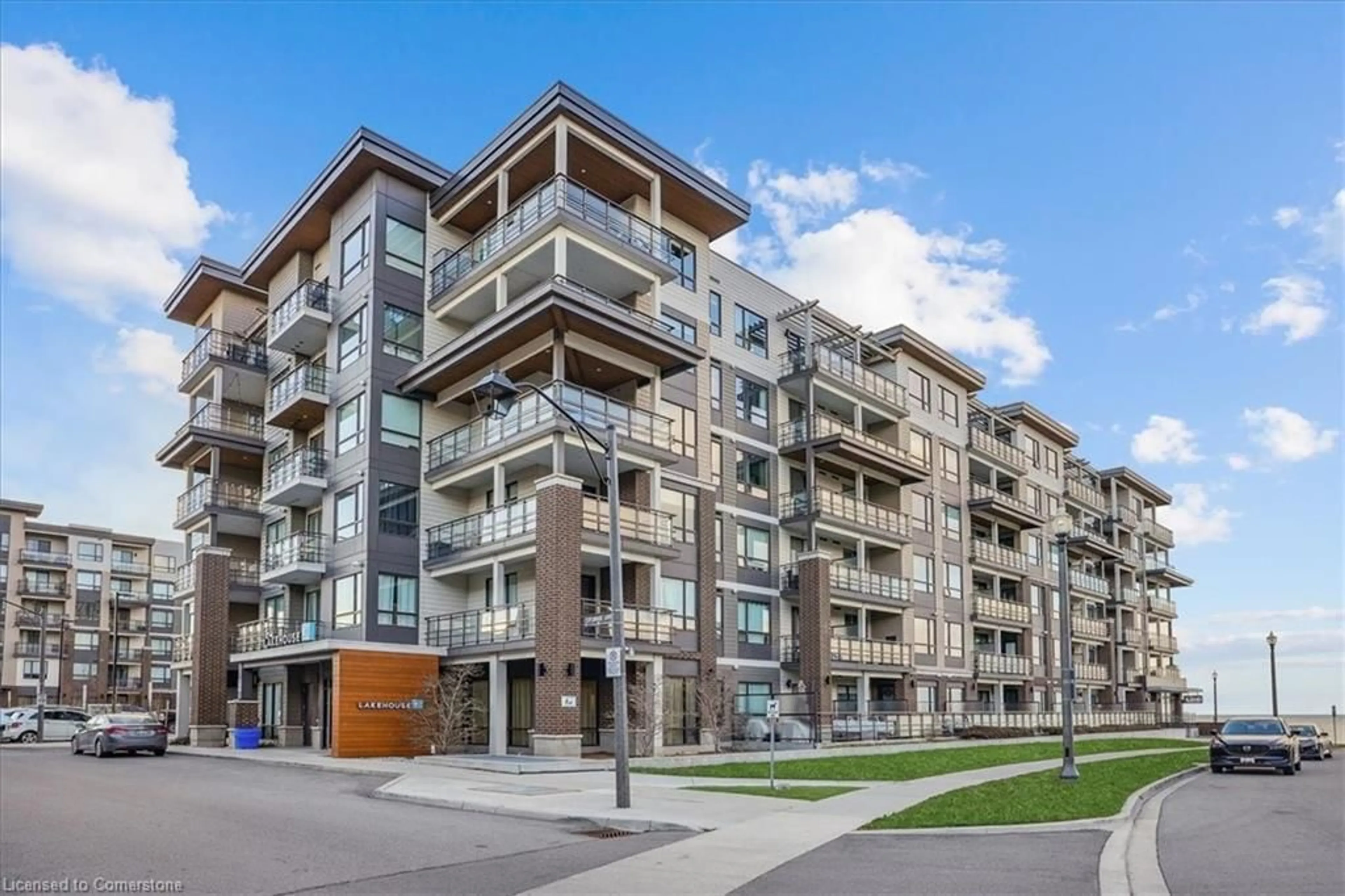 Patio, street for 10 Esplanade Lane #215, Grimsby Ontario L3M 0H1