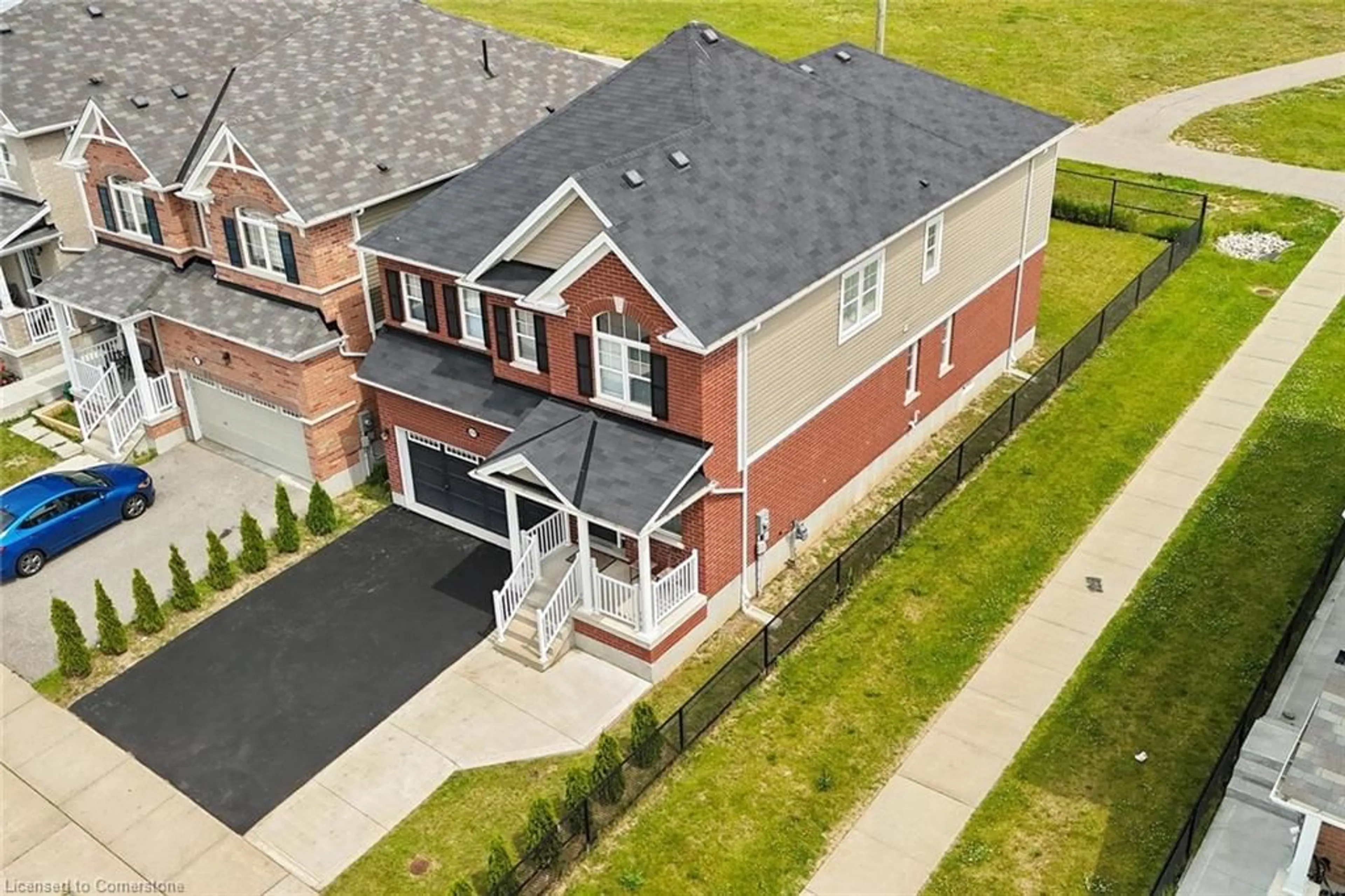 A pic from outside/outdoor area/front of a property/back of a property/a pic from drone, street for 474 Blair Creek Dr, Kitchener Ontario N2P 2N7