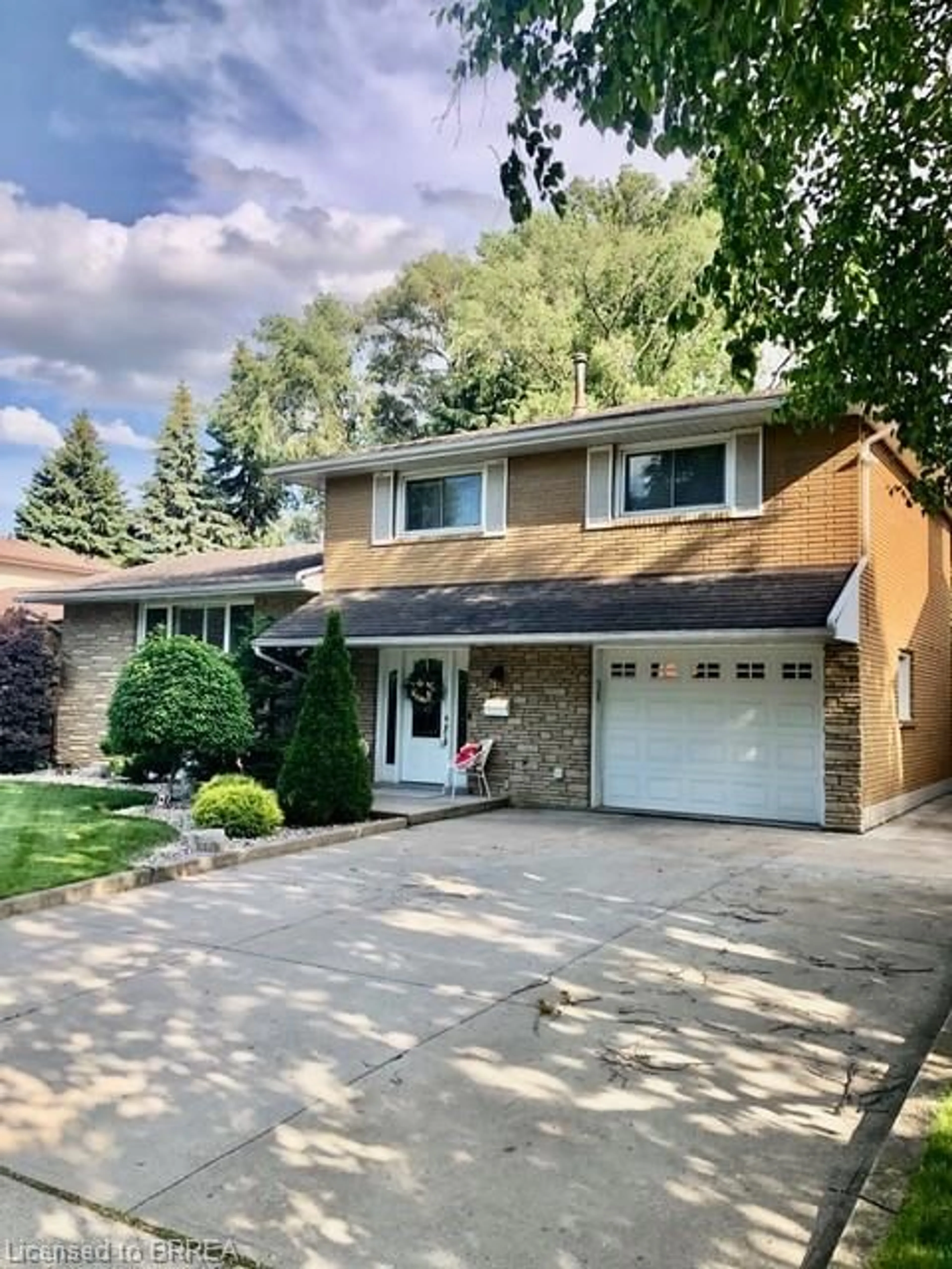 Home with vinyl exterior material, street for 35 Shalfleet Blvd, Brantford Ontario N3R 6L5