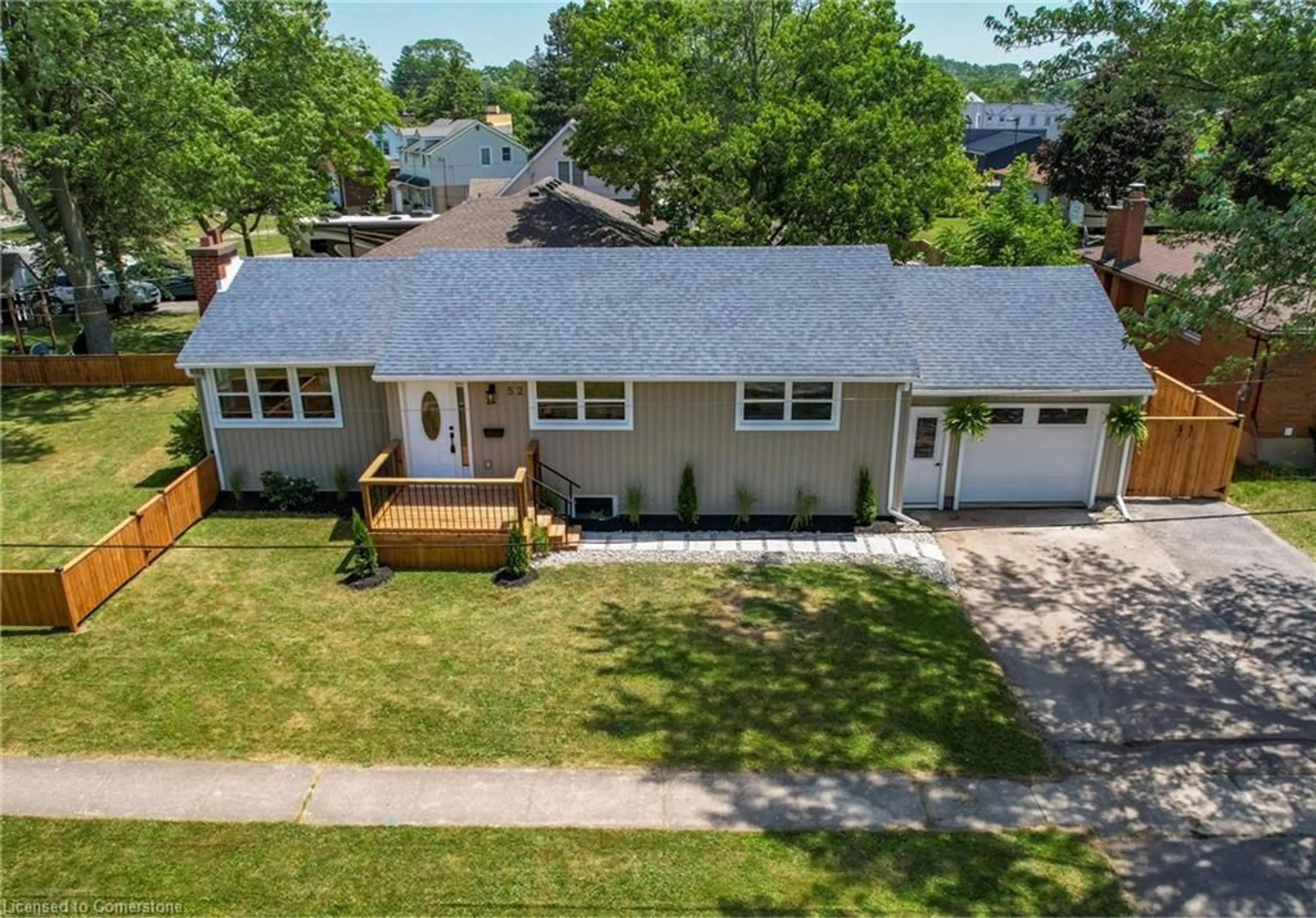 A pic from outside/outdoor area/front of a property/back of a property/a pic from drone, street for 52 Valencourt Dr, Welland Ontario L3C 1M8