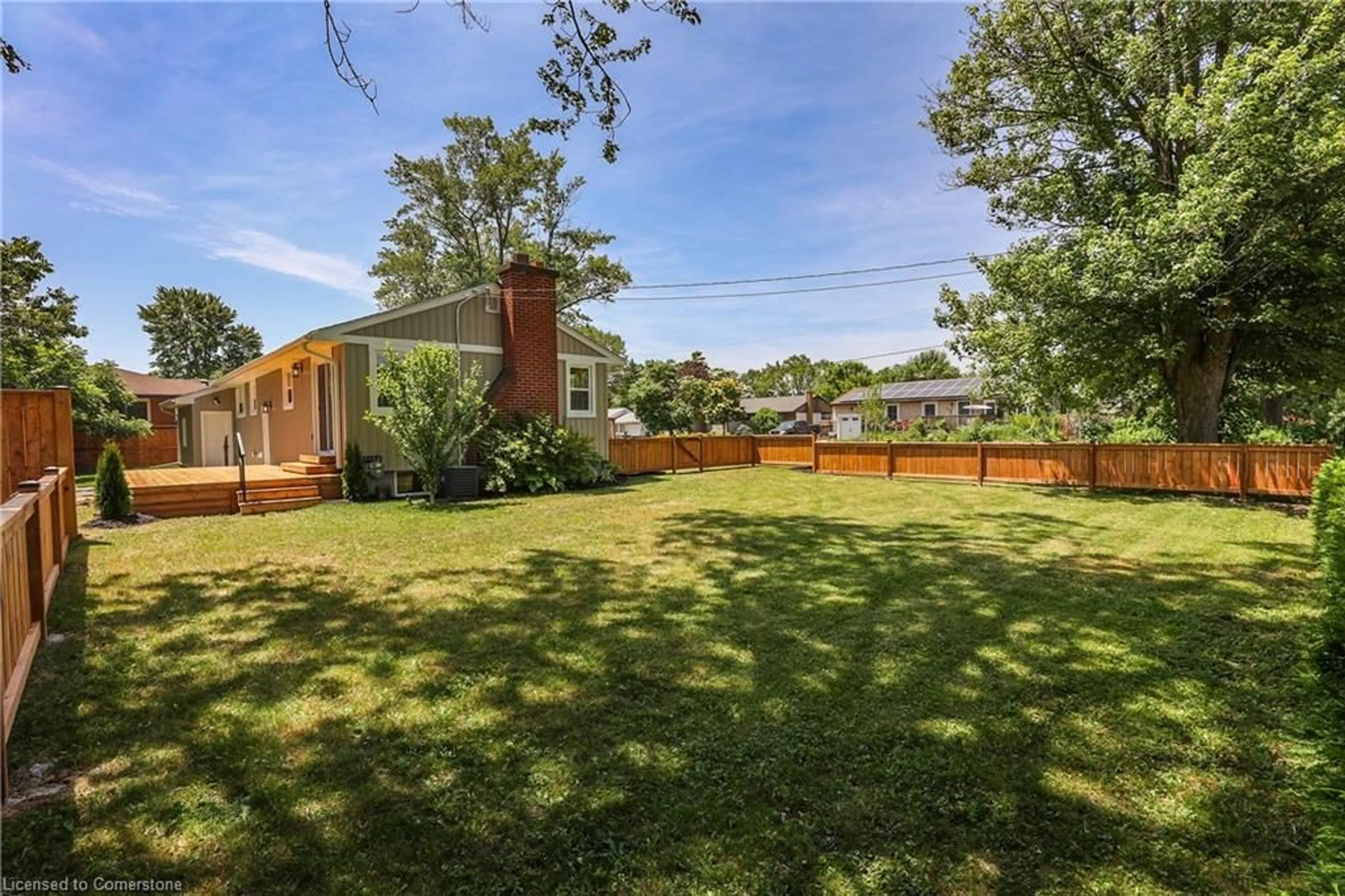 A pic from outside/outdoor area/front of a property/back of a property/a pic from drone, unknown for 52 Valencourt Dr, Welland Ontario L3C 1M8