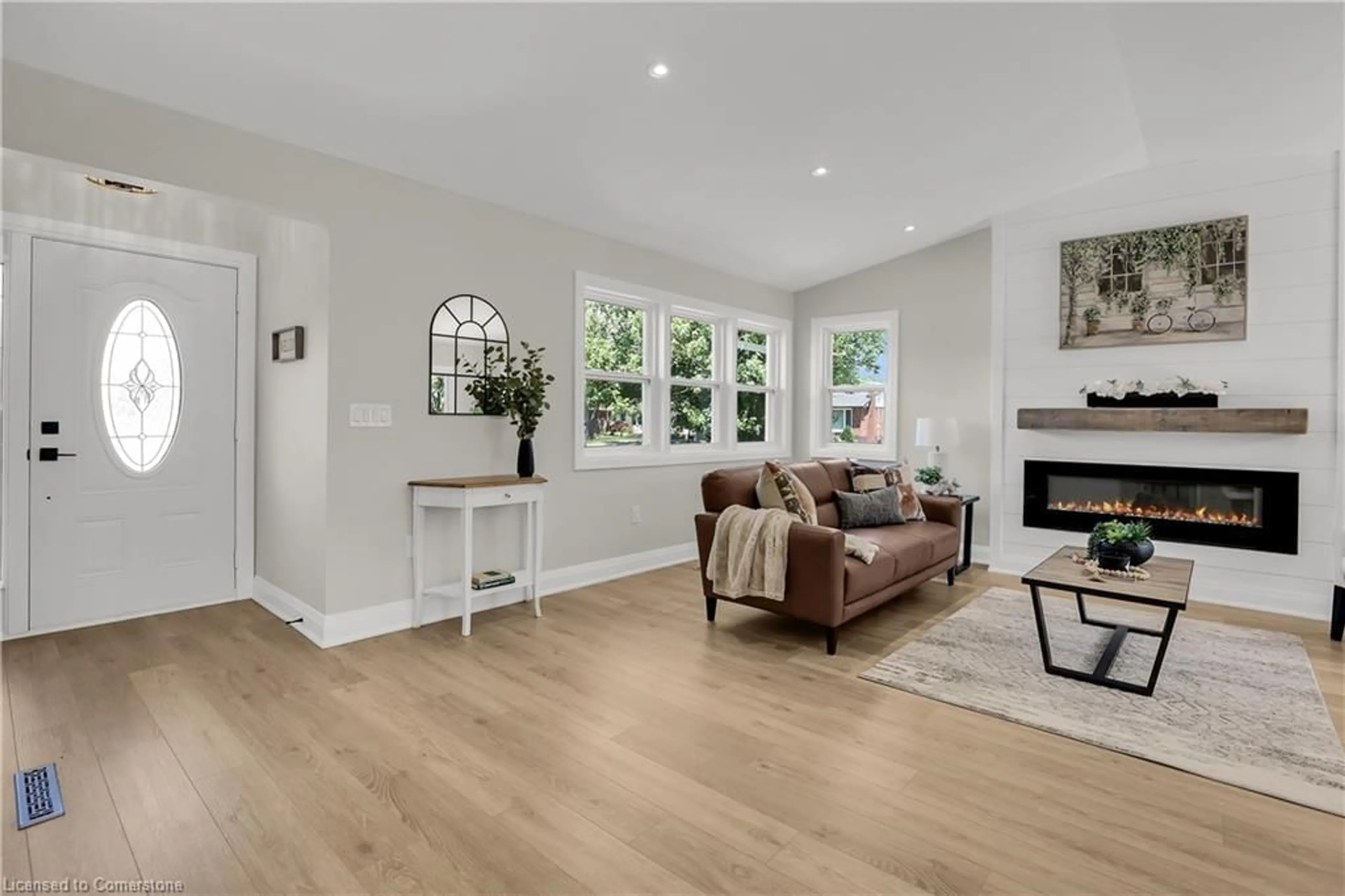 Living room with furniture, wood/laminate floor for 52 Valencourt Dr, Welland Ontario L3C 1M8