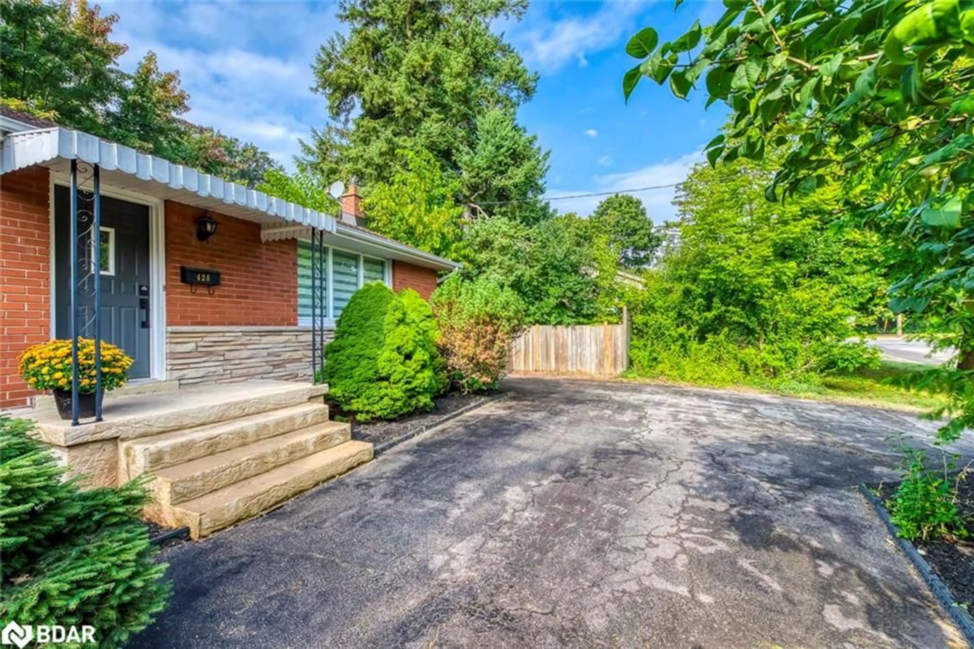 Unknown for 428 Henderson Rd, Burlington Ontario L7L 2P8