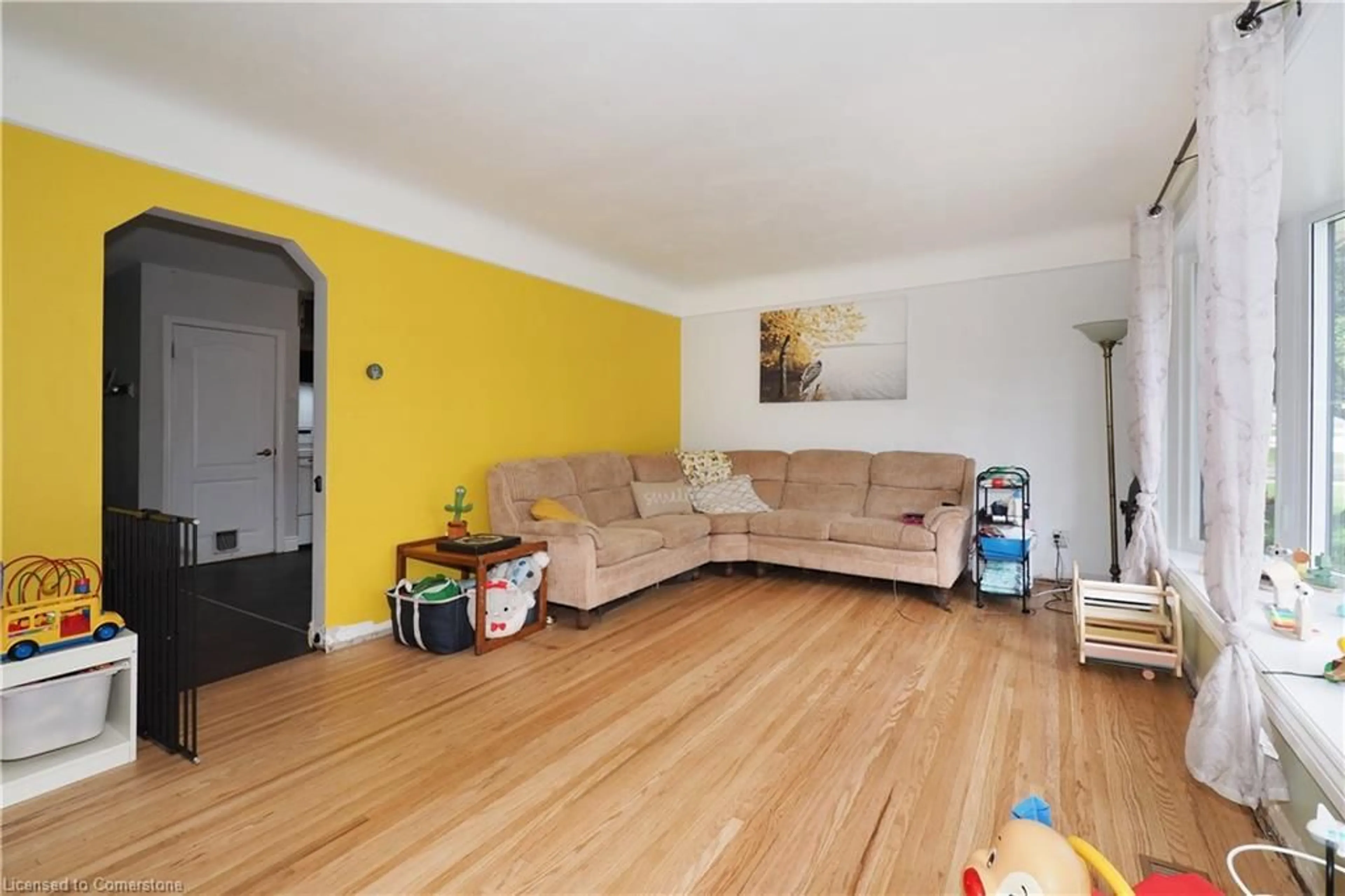 A pic of a room for 122 Boehmer St, Kitchener Ontario N2H 4N5