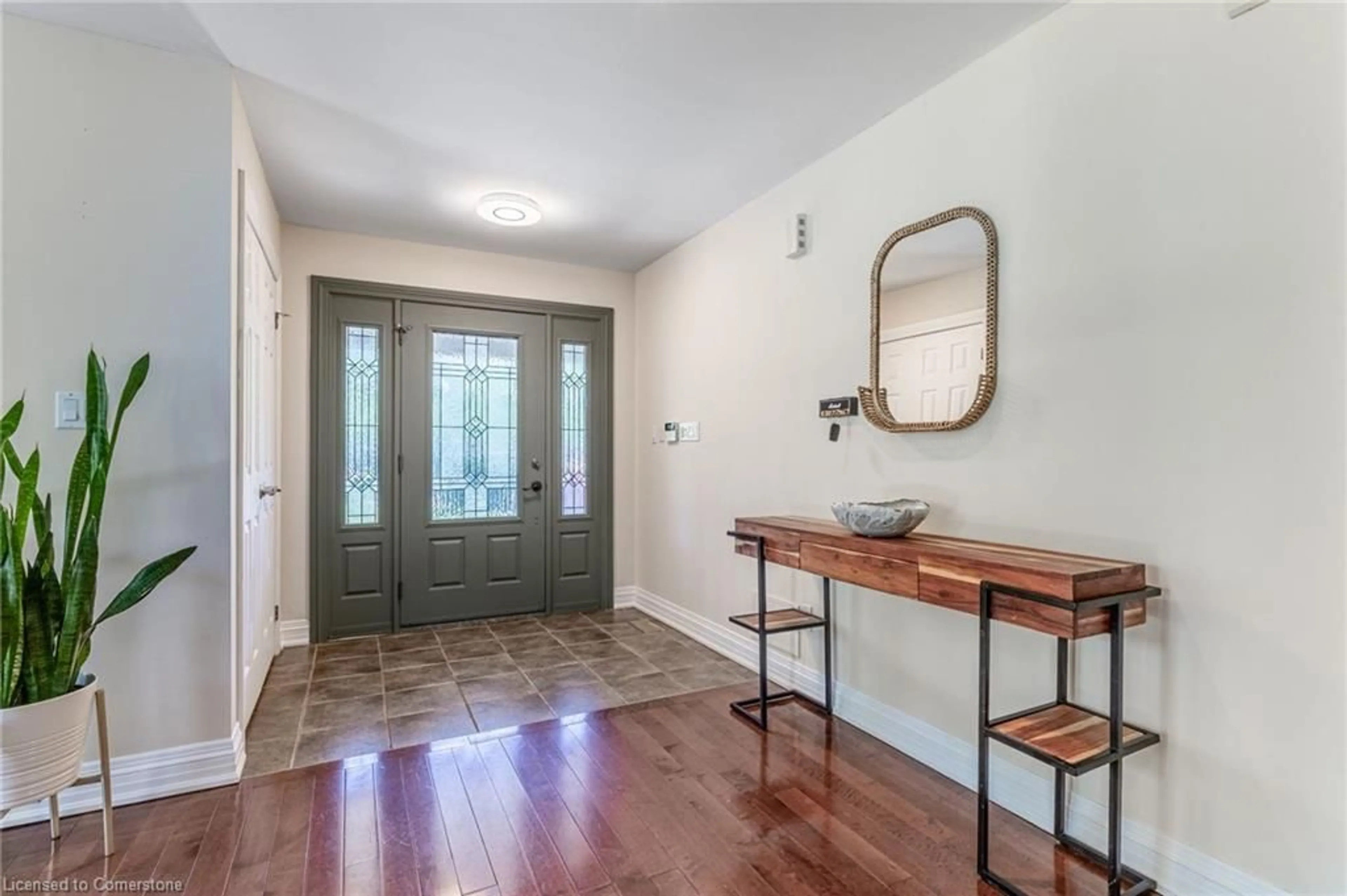 Indoor entryway for 2629 Sideroad 2, Burlington Ontario L7R 1E5