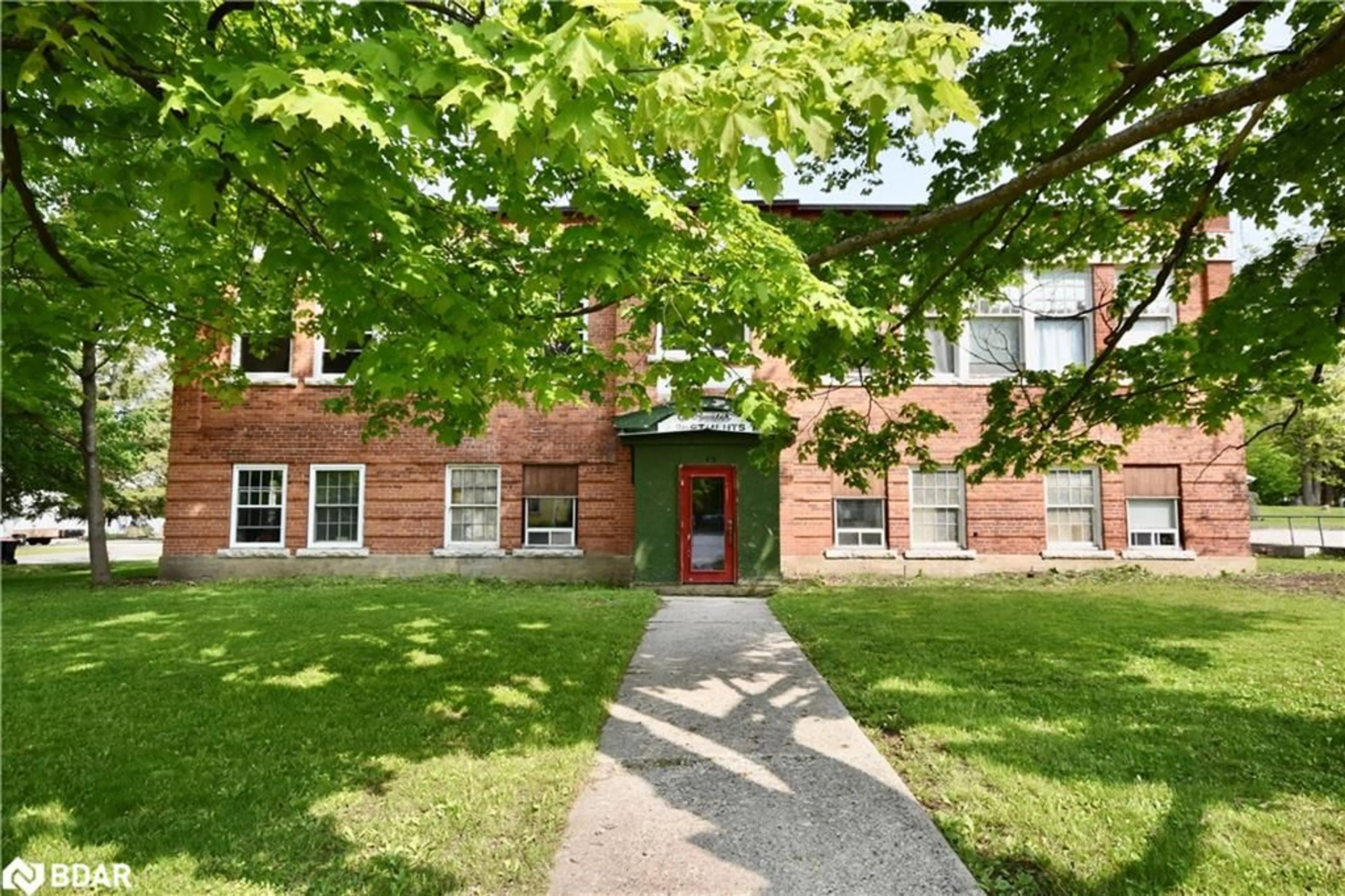 Indoor foyer for 12 Harriet St, Coldwater Ontario L0K 1E0