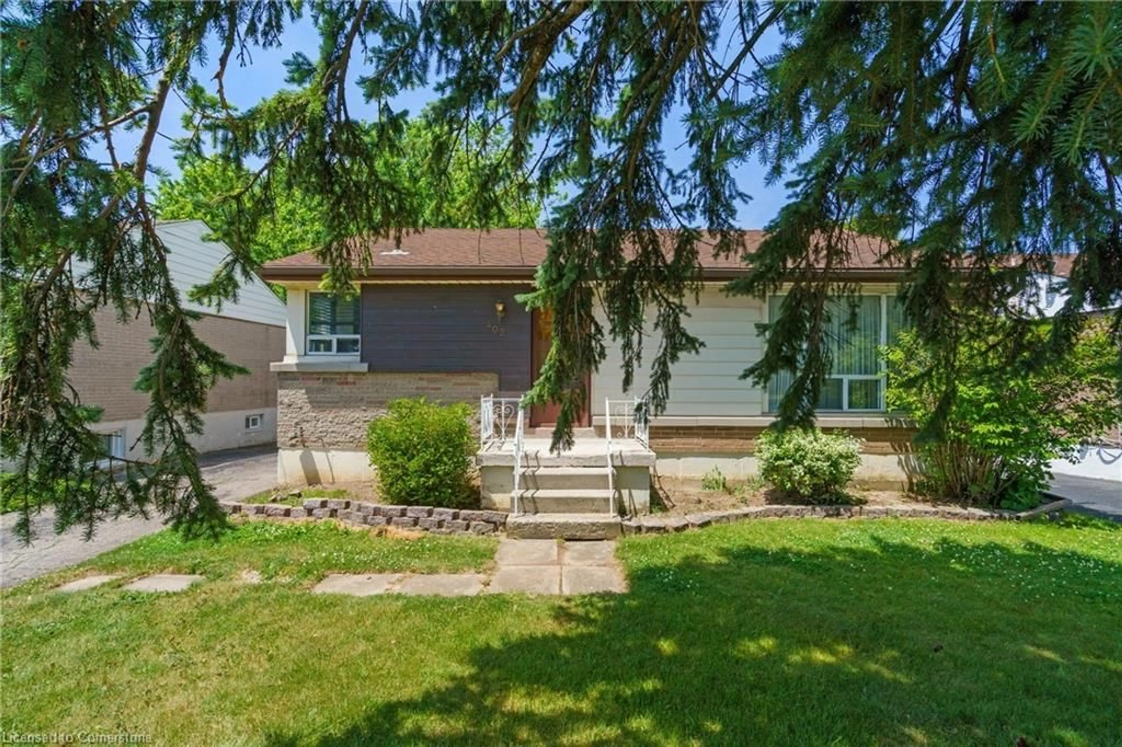 Unknown for 402 East 37th St, Hamilton Ontario L8V 4B8
