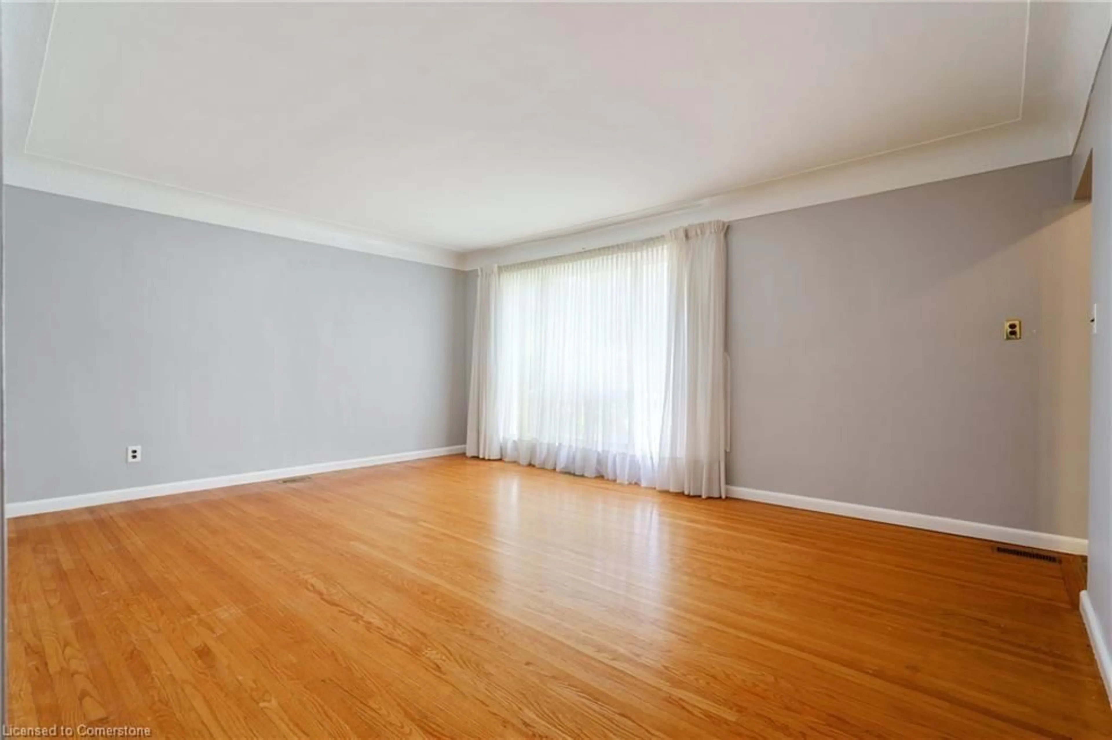 A pic of a room for 402 East 37th St, Hamilton Ontario L8V 4B8
