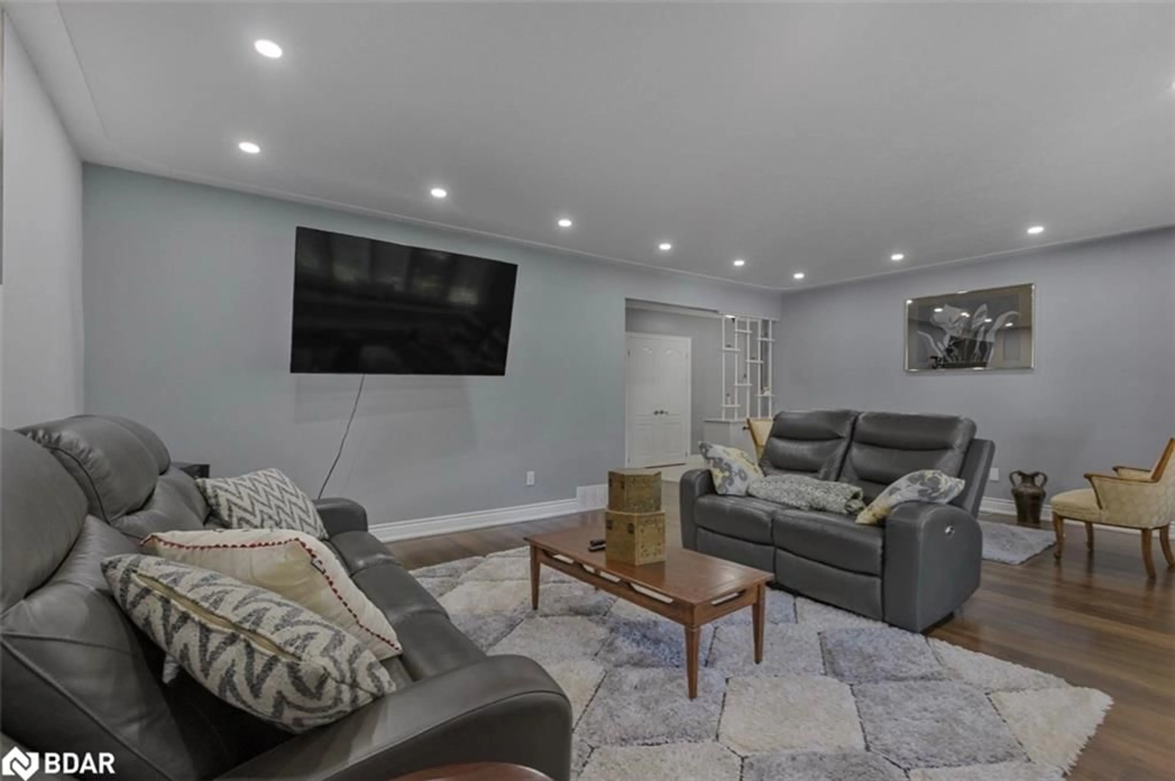Living room with furniture, unknown for 87 Tutela Heights Rd, Brantford Ontario N3T 1A4