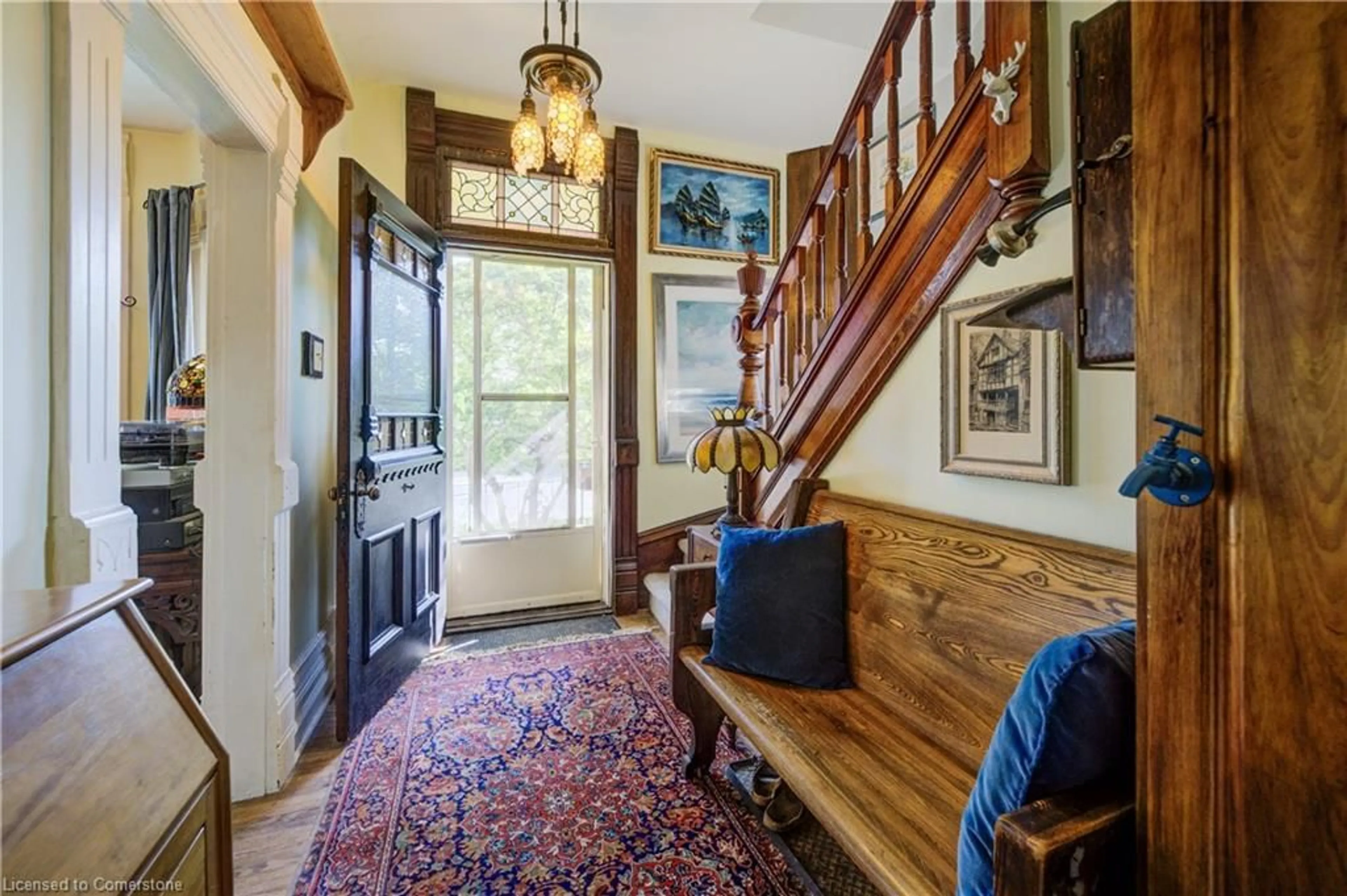 Indoor entryway for 5 King St, Milverton Ontario N0K 1M0