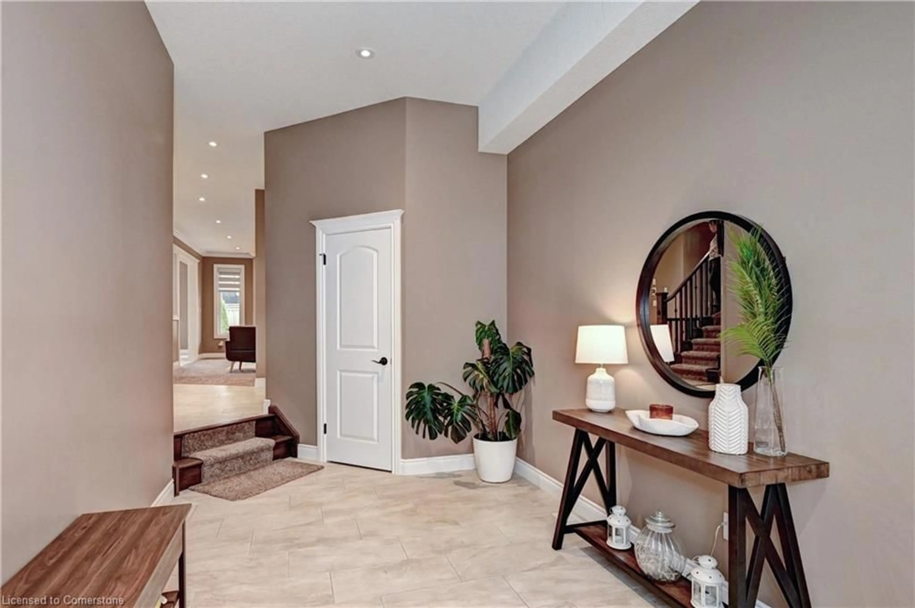 Indoor entryway for 220 Ladyslipper Dr, Waterloo Ontario N2V 0E2