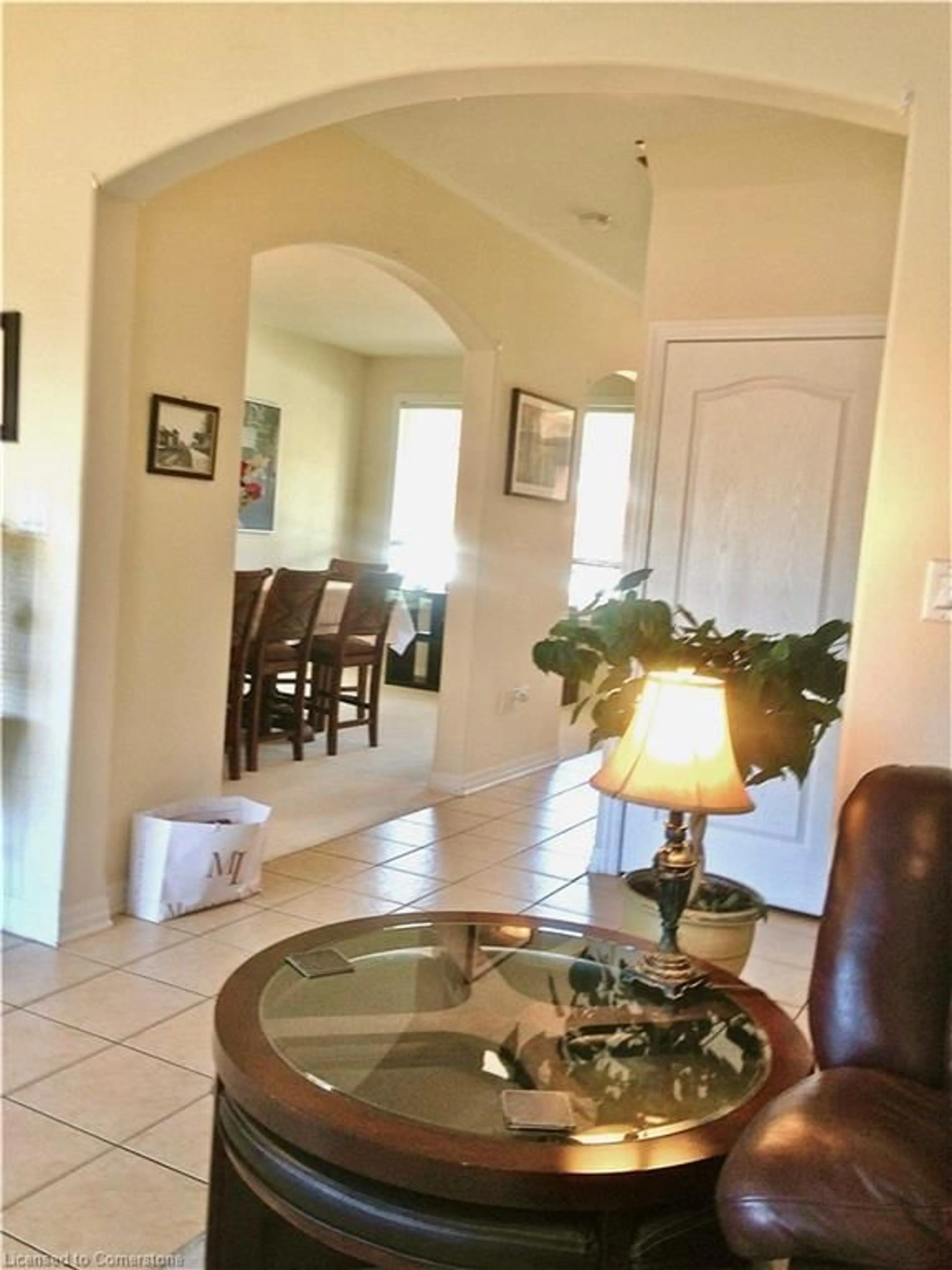 Indoor entryway for 148 Montreal Cir, Hamilton Ontario L8E 0C8