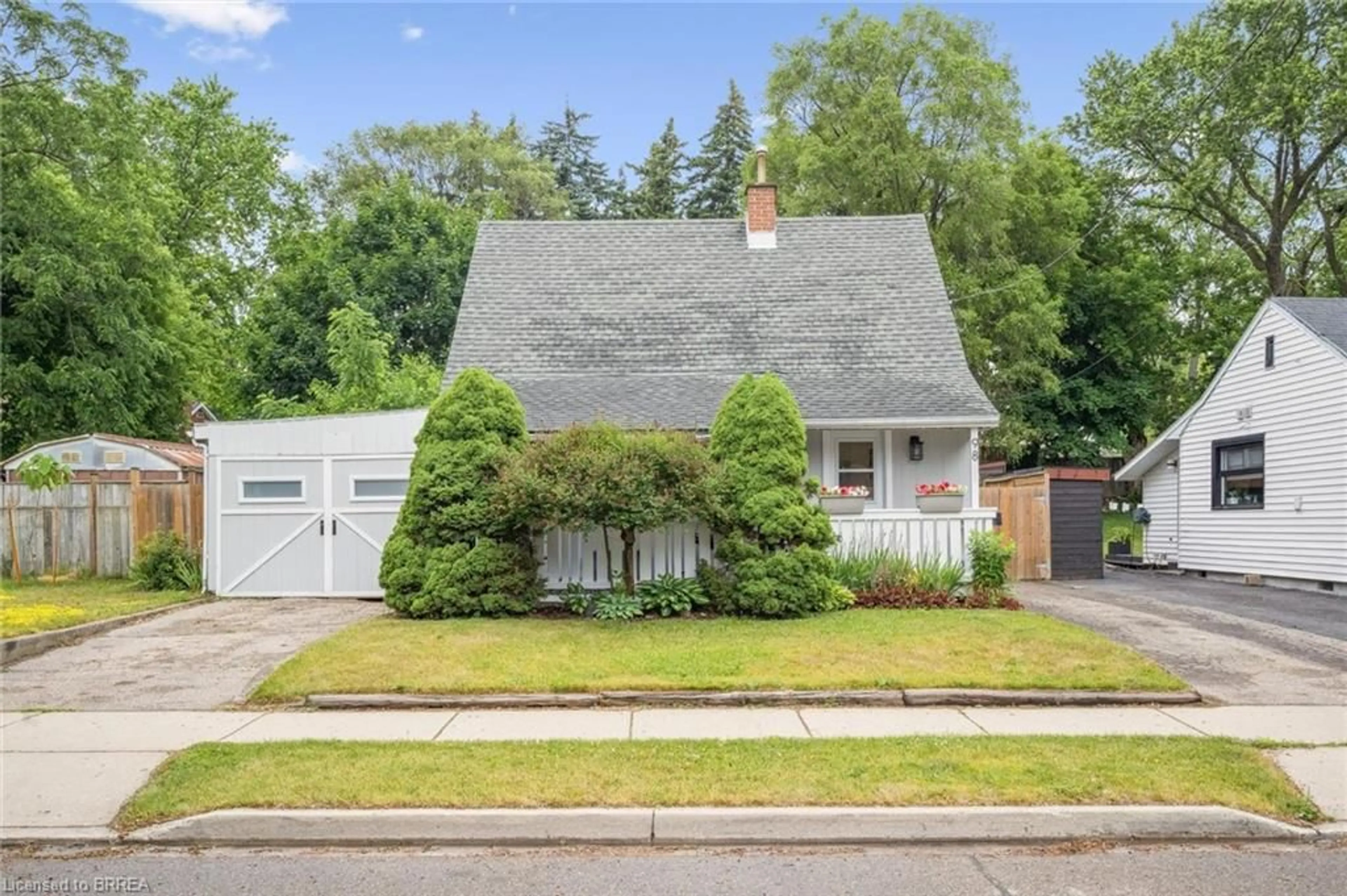Home with vinyl exterior material, street for 98 Spadina Rd, Kitchener Ontario N2M 3X4