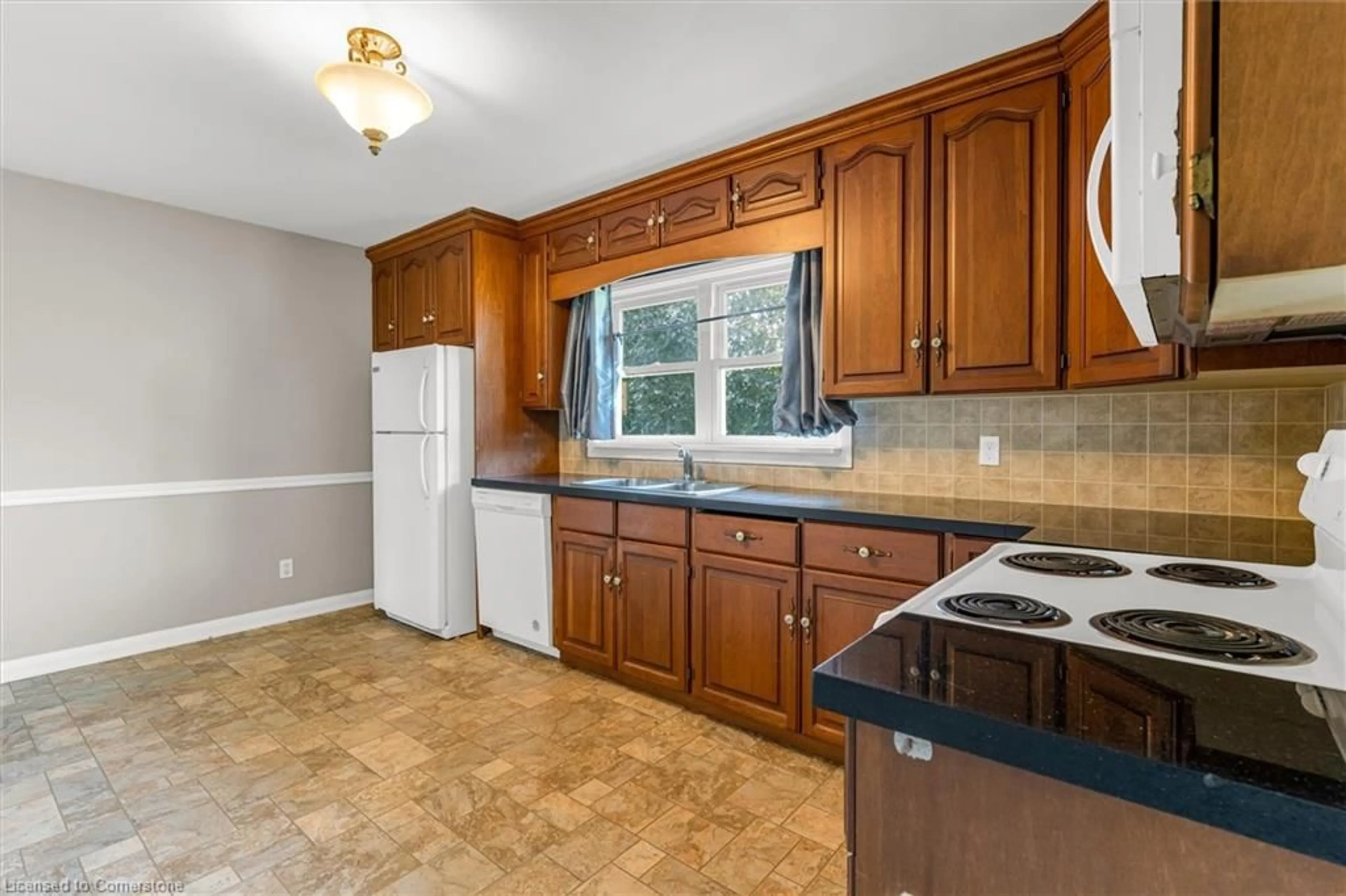 Standard kitchen, ceramic/tile floor for 87 Homewood Ave, Port Colborne Ontario L3K 5L7