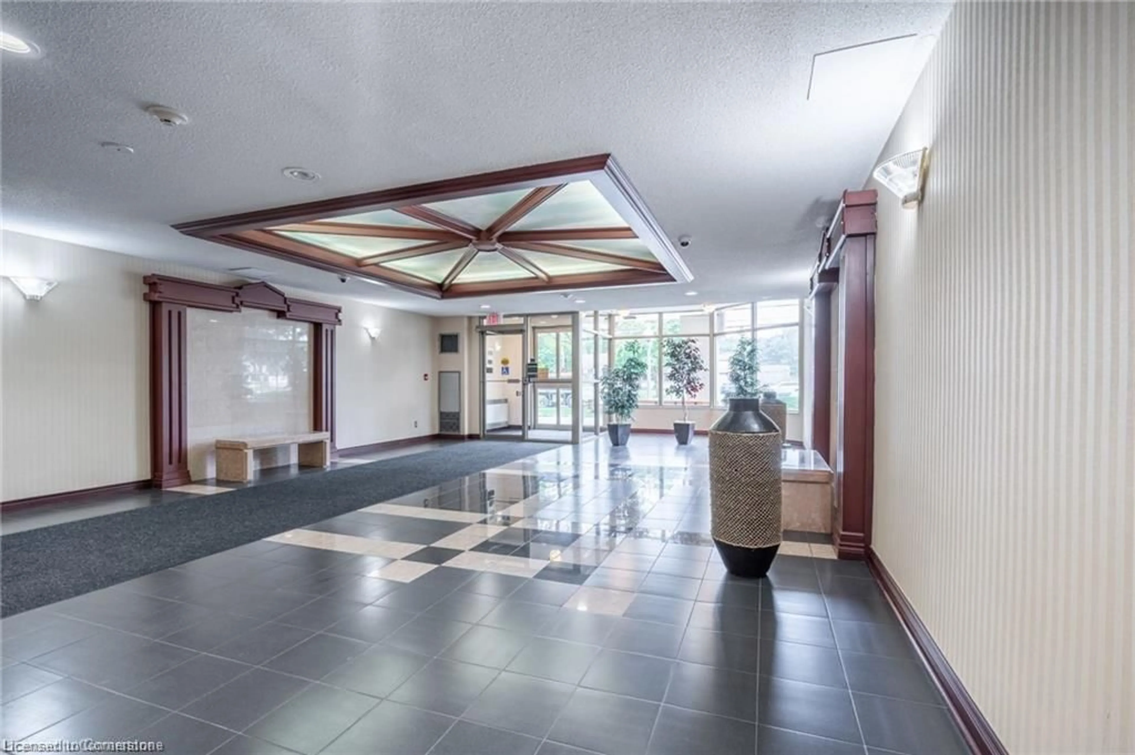 Lobby for 495 Highway 8 #404, Stoney Creek Ontario L8G 5E1