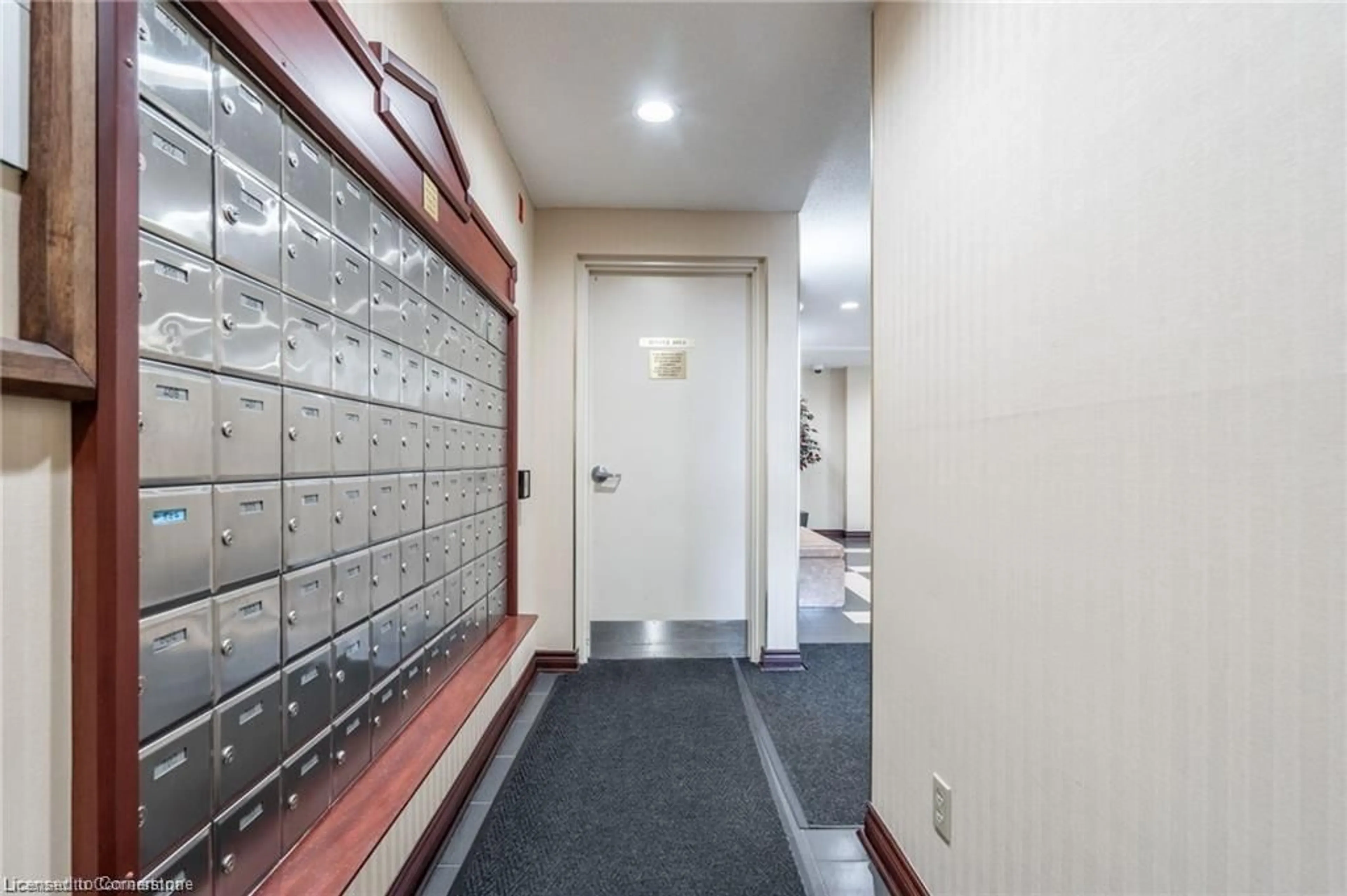 Indoor foyer for 495 Highway 8 #404, Stoney Creek Ontario L8G 5E1