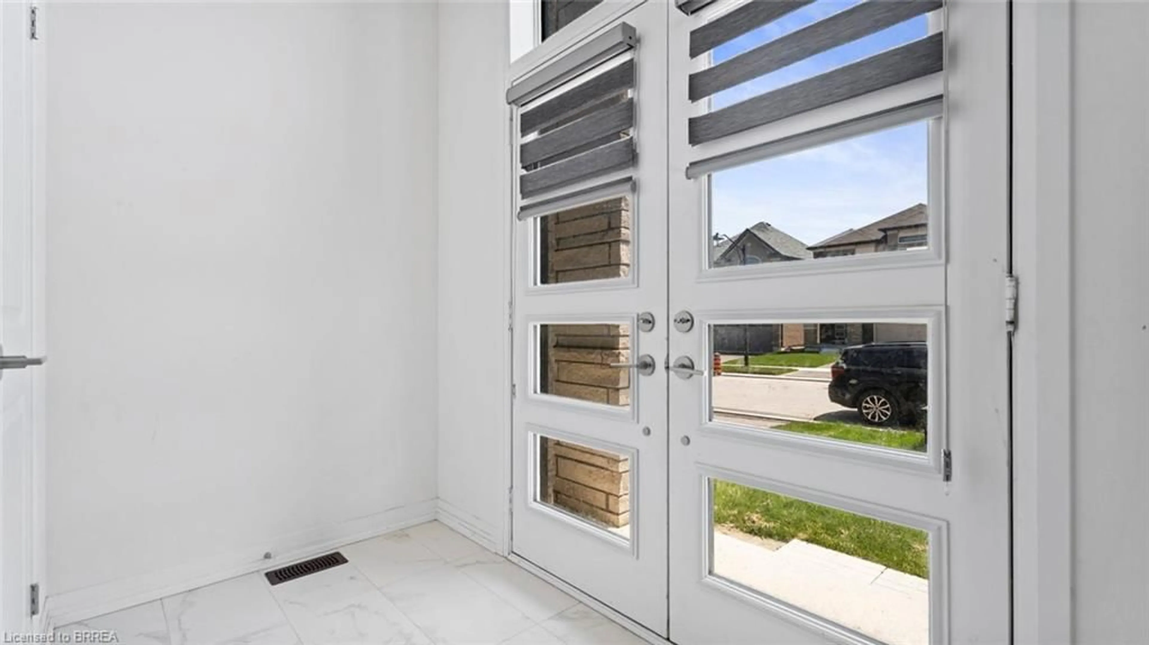 Indoor entryway for 55 Hitchman St, Paris Ontario N3L 3E3