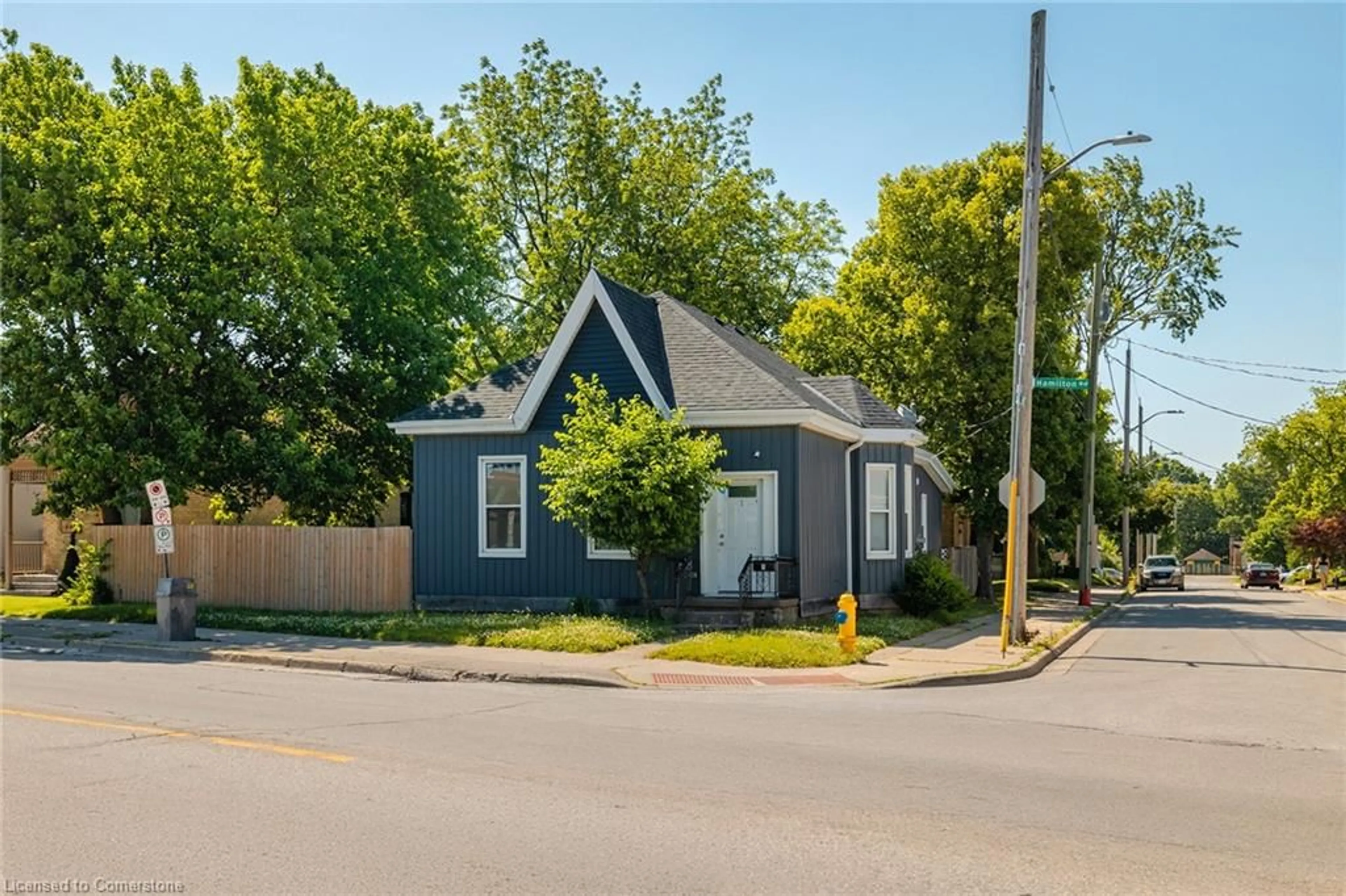 Unknown for 445 Hamilton Rd, London Ontario N5Z 1S2