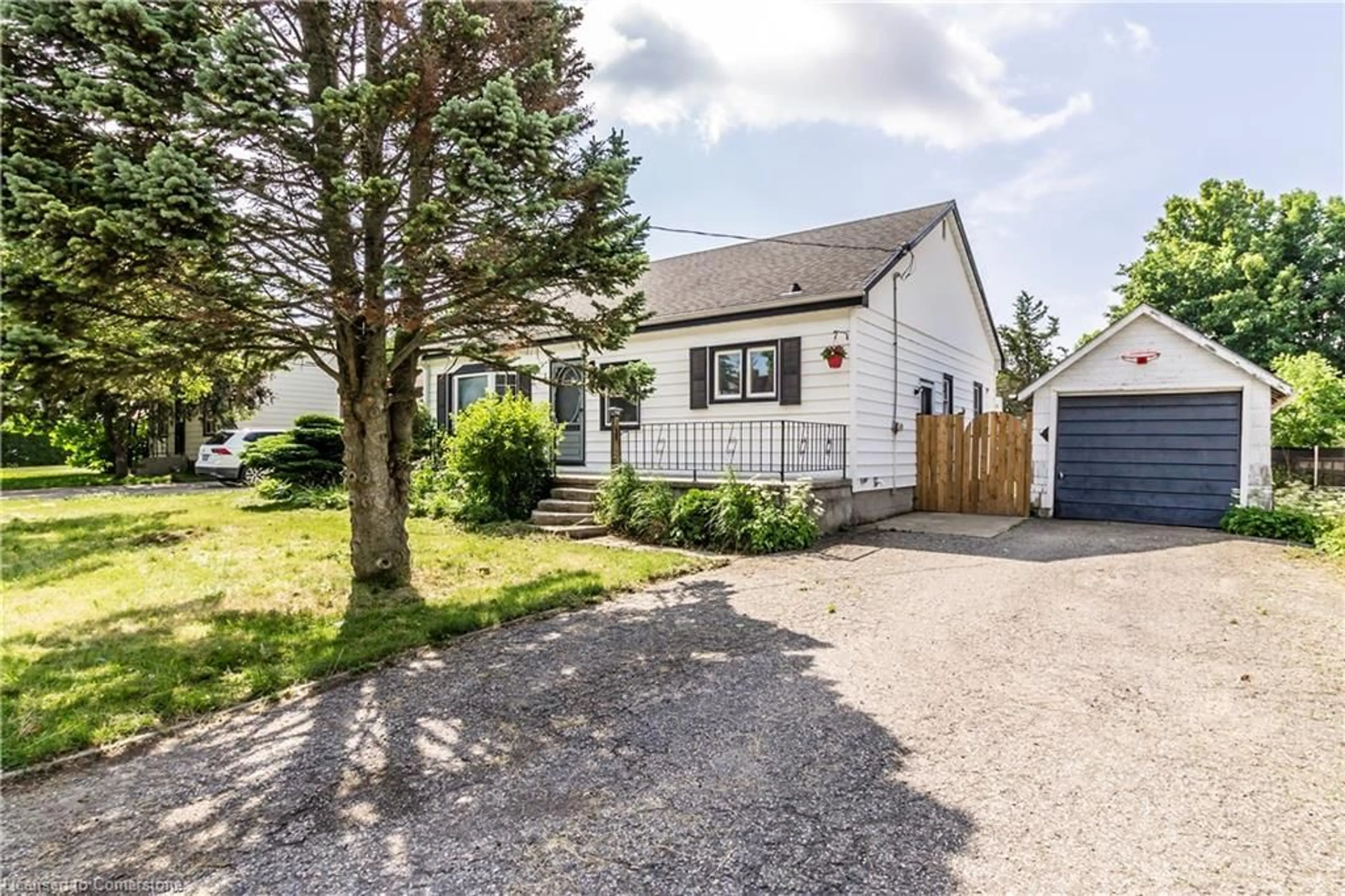 A pic from outside/outdoor area/front of a property/back of a property/a pic from drone, street for 250 Cardigan St, Woodstock Ontario N4S 1Z6