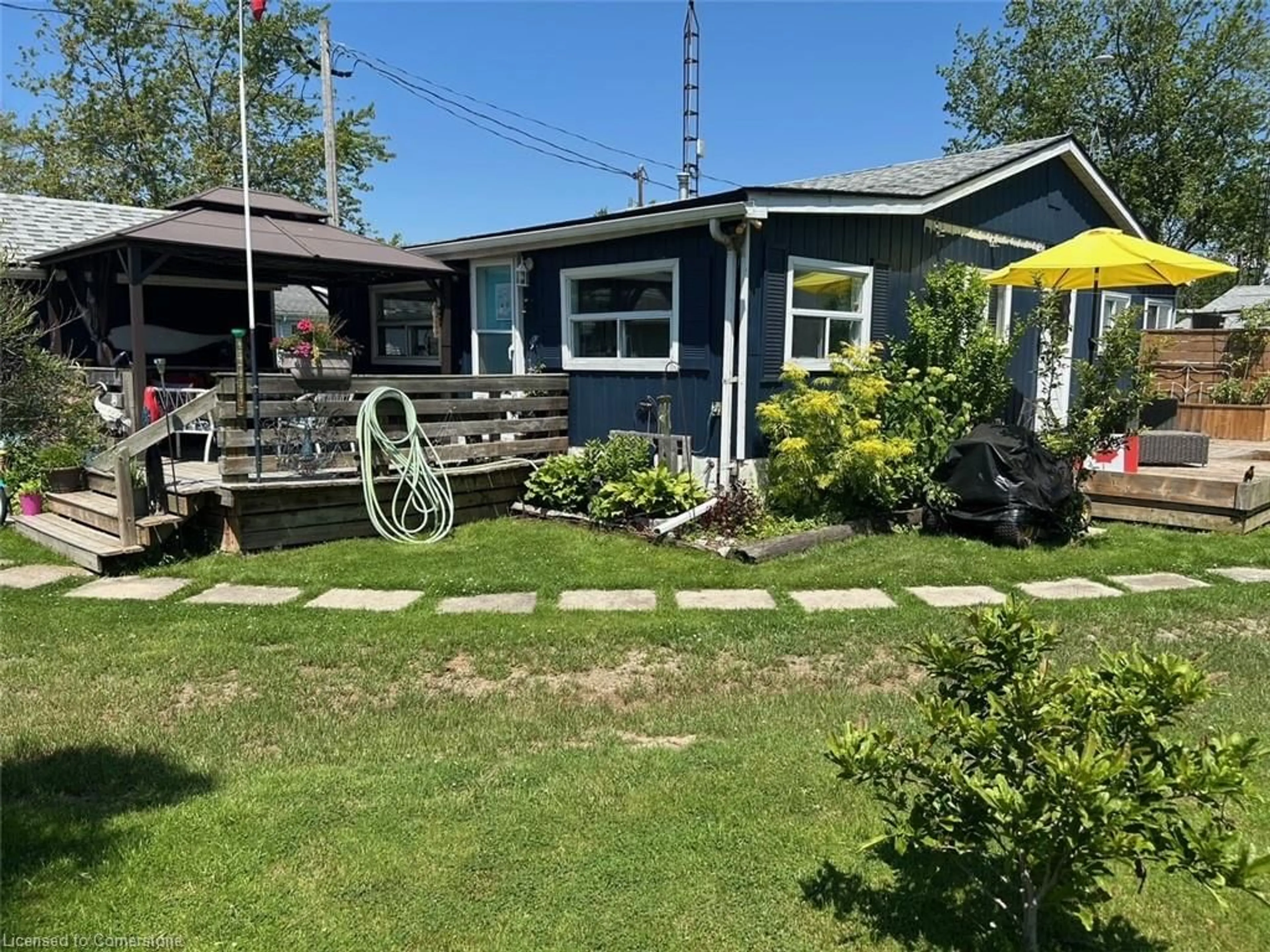 A pic from outside/outdoor area/front of a property/back of a property/a pic from drone, street for 49 Heather Lane, Selkirk Ontario N0A 1P0