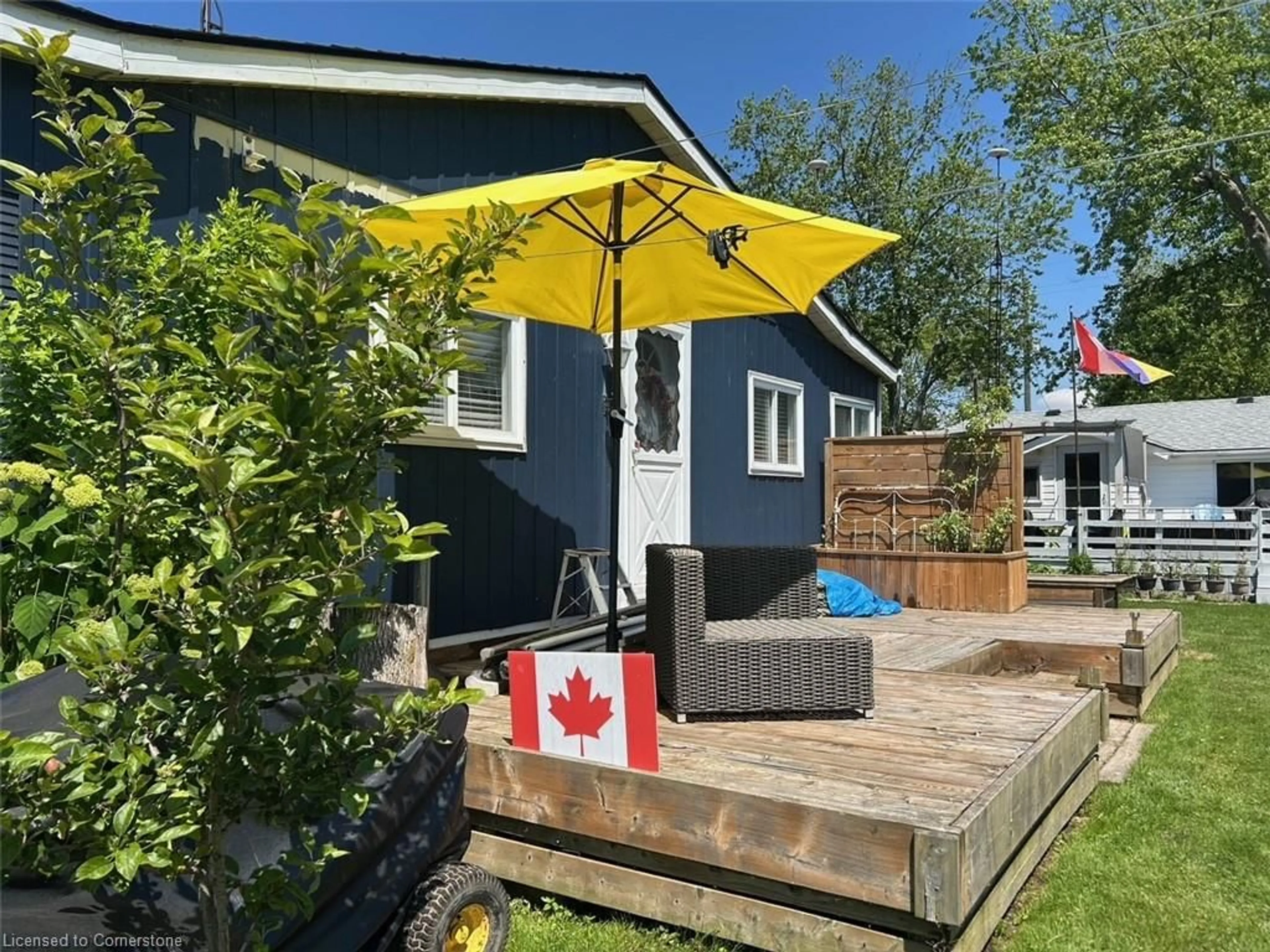 Patio, street for 49 Heather Lane, Selkirk Ontario N0A 1P0