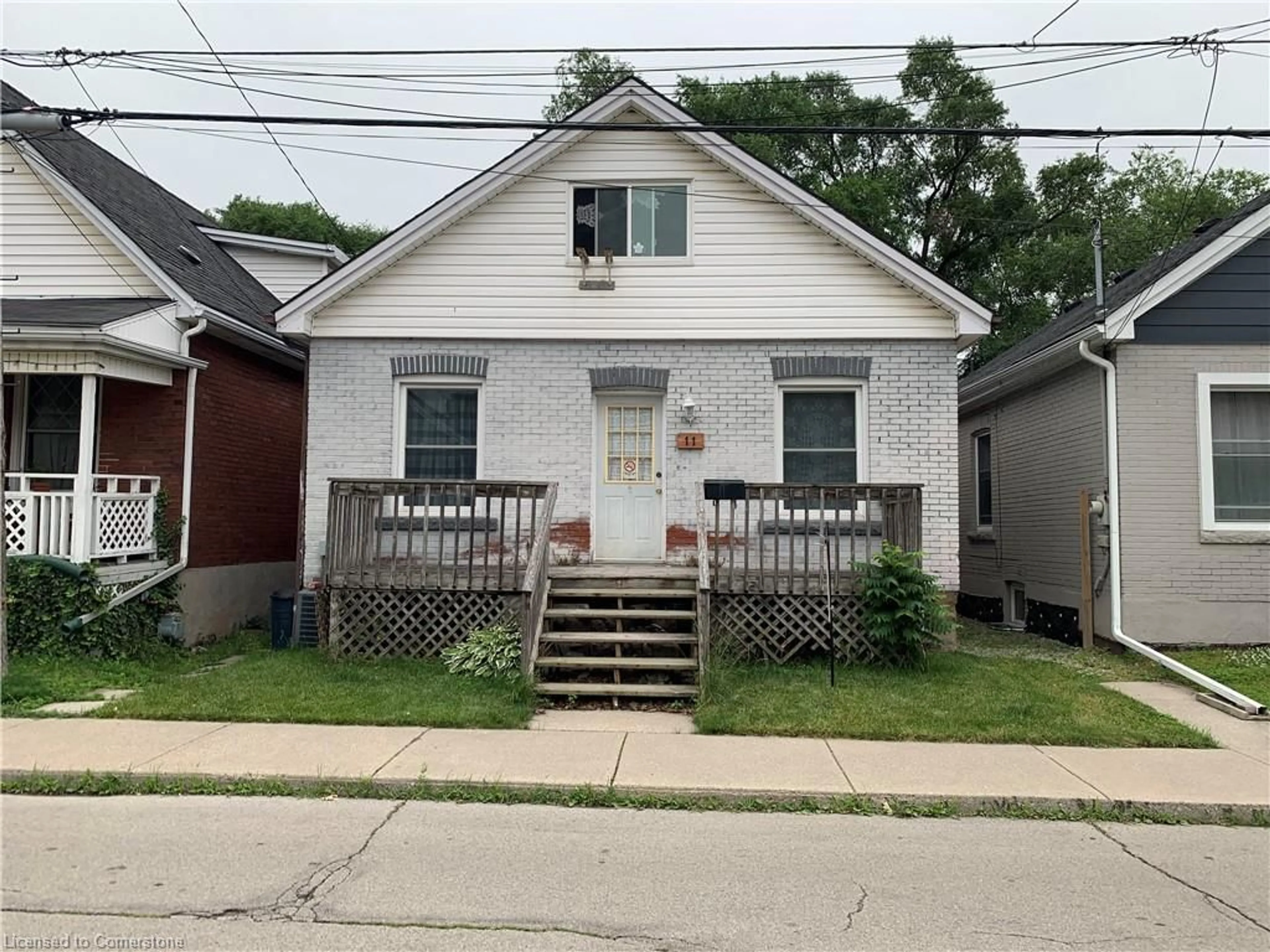 Unknown for 11 East 25th St, Hamilton Ontario L8V 2Z9