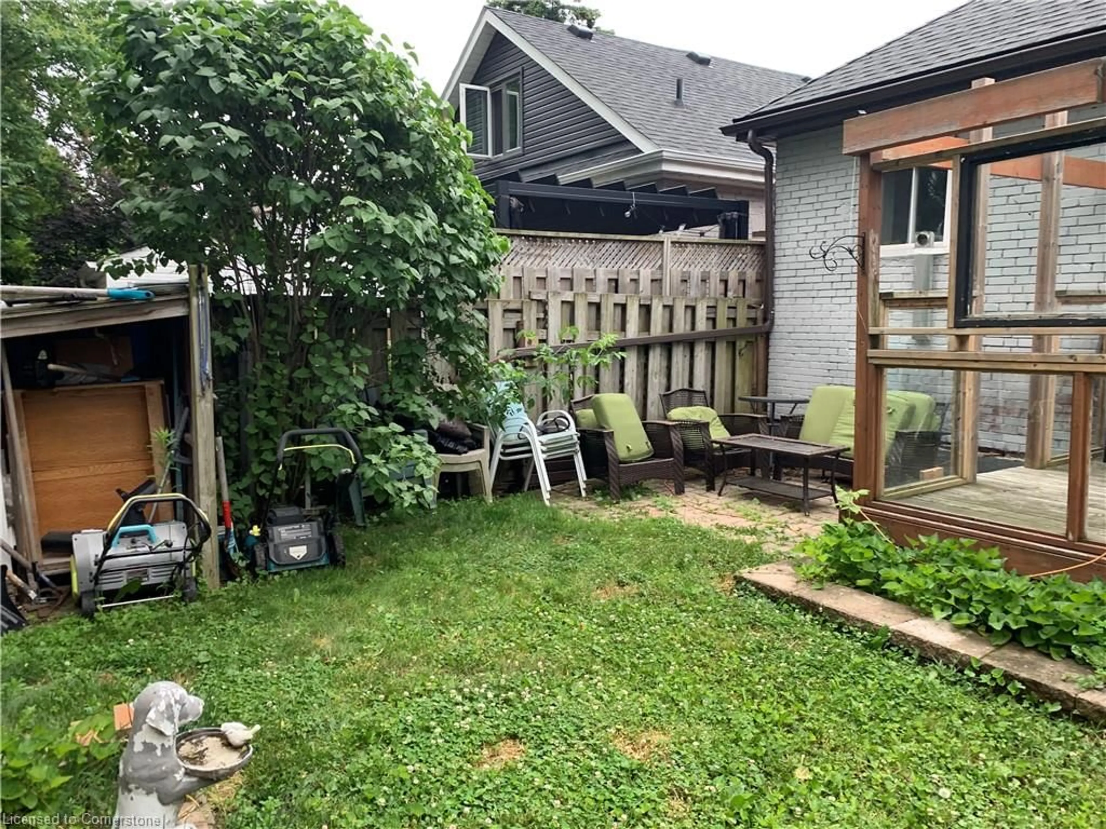 Patio, street for 11 East 25th St, Hamilton Ontario L8V 2Z9