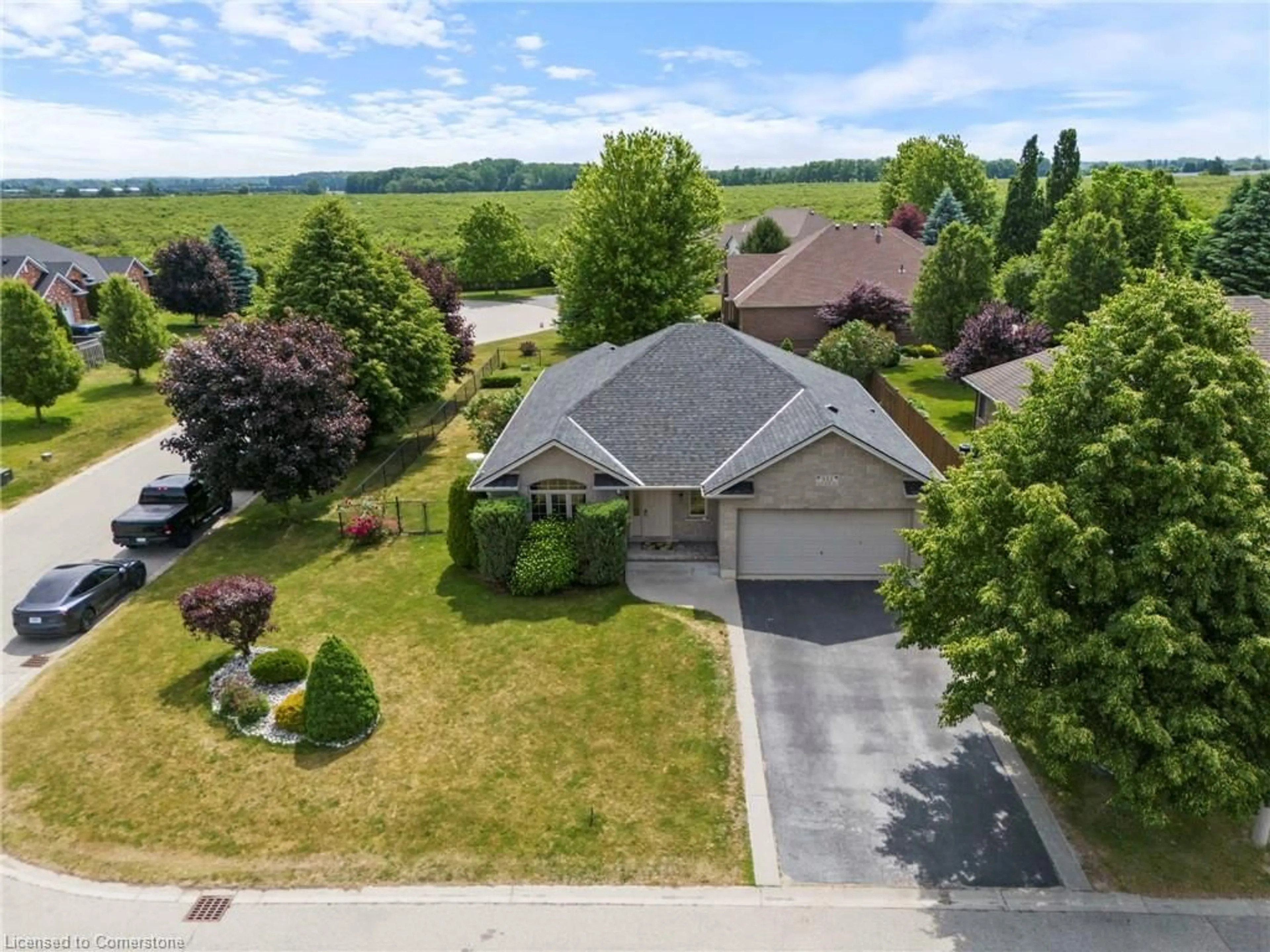A pic from outside/outdoor area/front of a property/back of a property/a pic from drone, unknown for 332 Duncombe Rd, Waterford Ontario N0E 1Y0